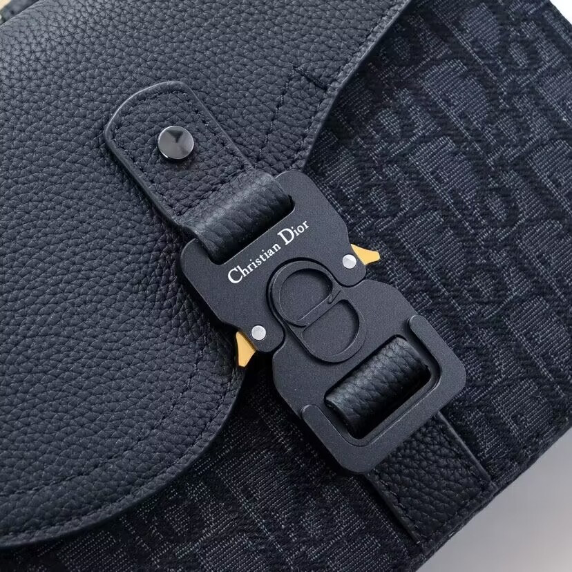 D*0r Saddle Messenger Bag with Flap 23 x18 x6cm