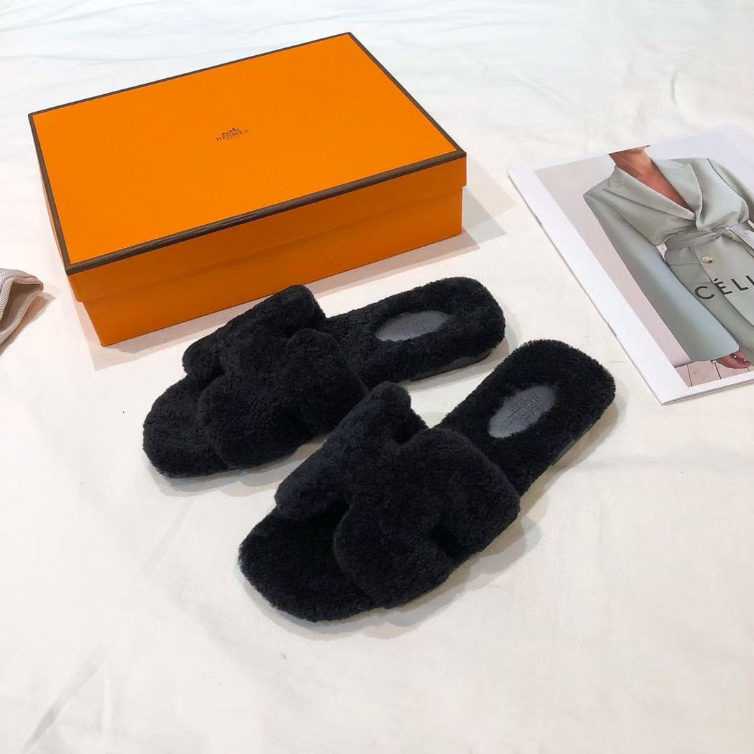 UA Hermès Oran sandal