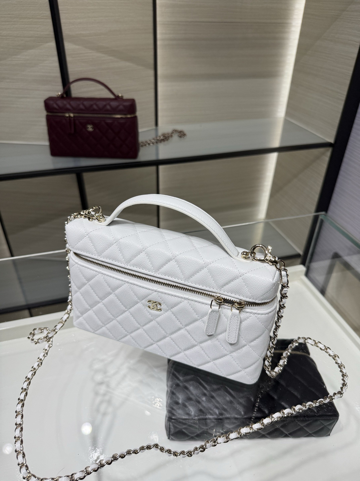 Ch*el classic vanity with chain handbag ap5446 15x23x5cm