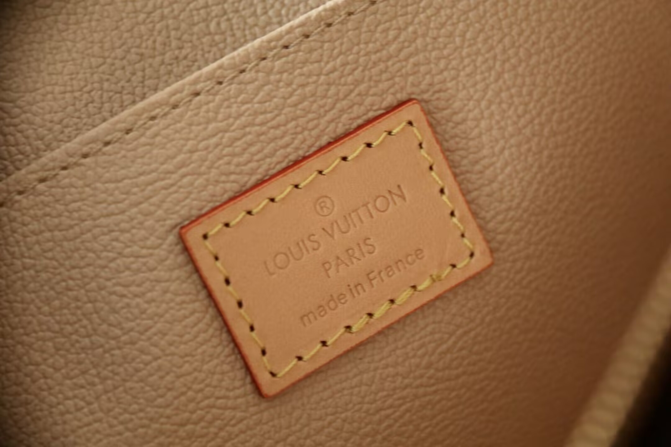 LV Cosmetic Pouch GM N47353 24x17x6cm