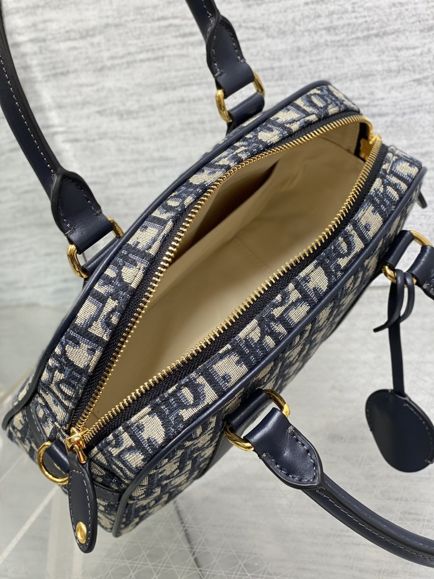 D*0r Medium D-Vibe Bowling Bag 25x16x9.5cm