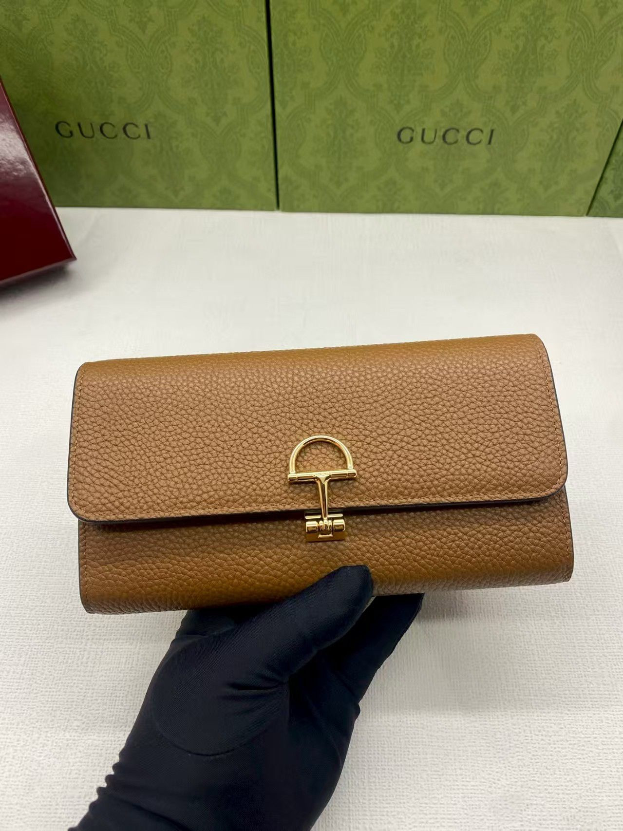 G*u*i Softbit continental wallet 19x10x3.5cm