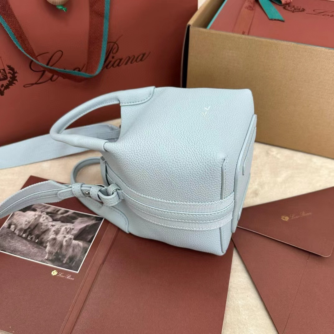 L**o p*ana Small Bale Bag Grained Calfskin 17 x 17 x 21 cm