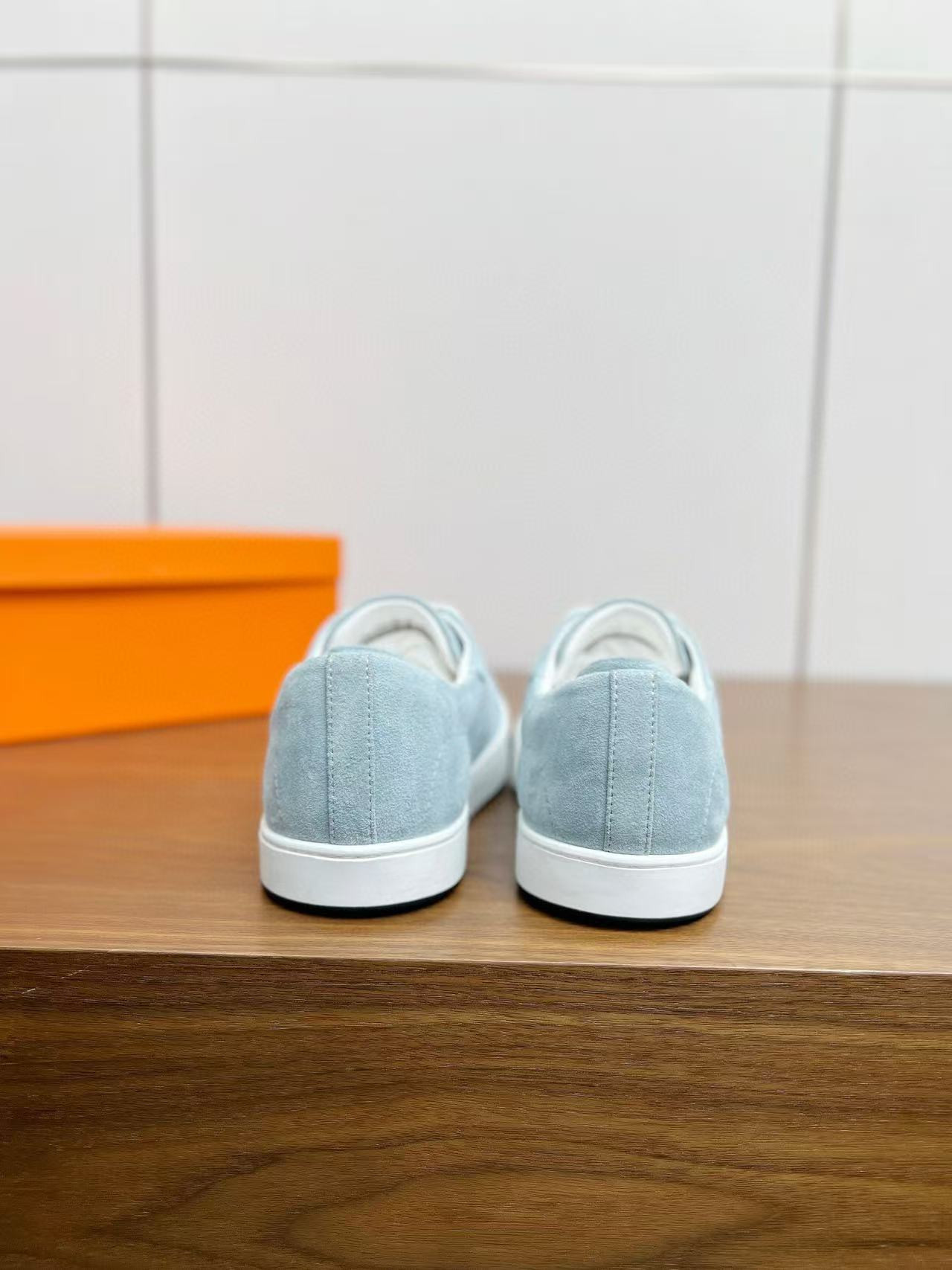 UA H**mes Sneaker