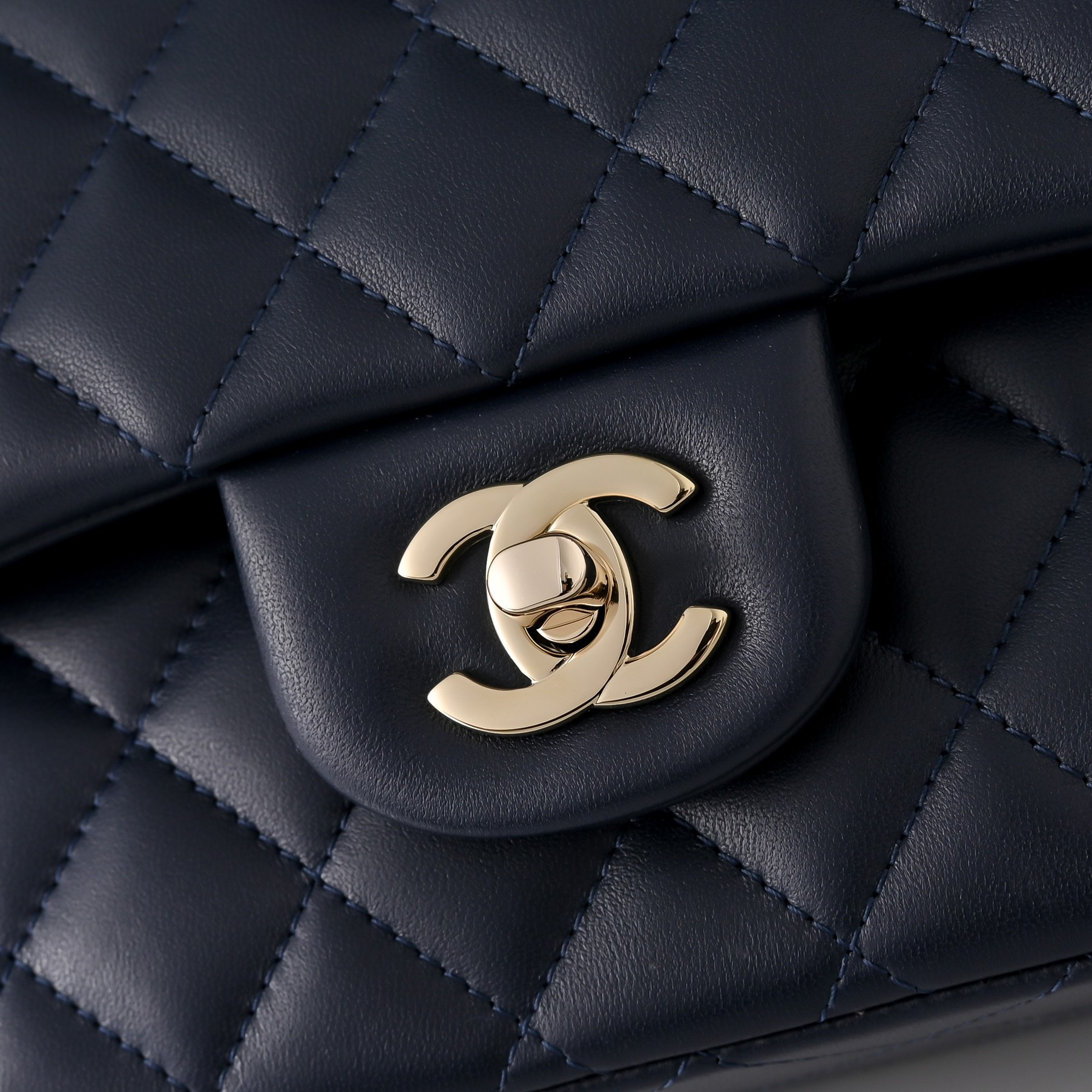Ch*el classic flap handbag a01112 15.5x25.5x6cm