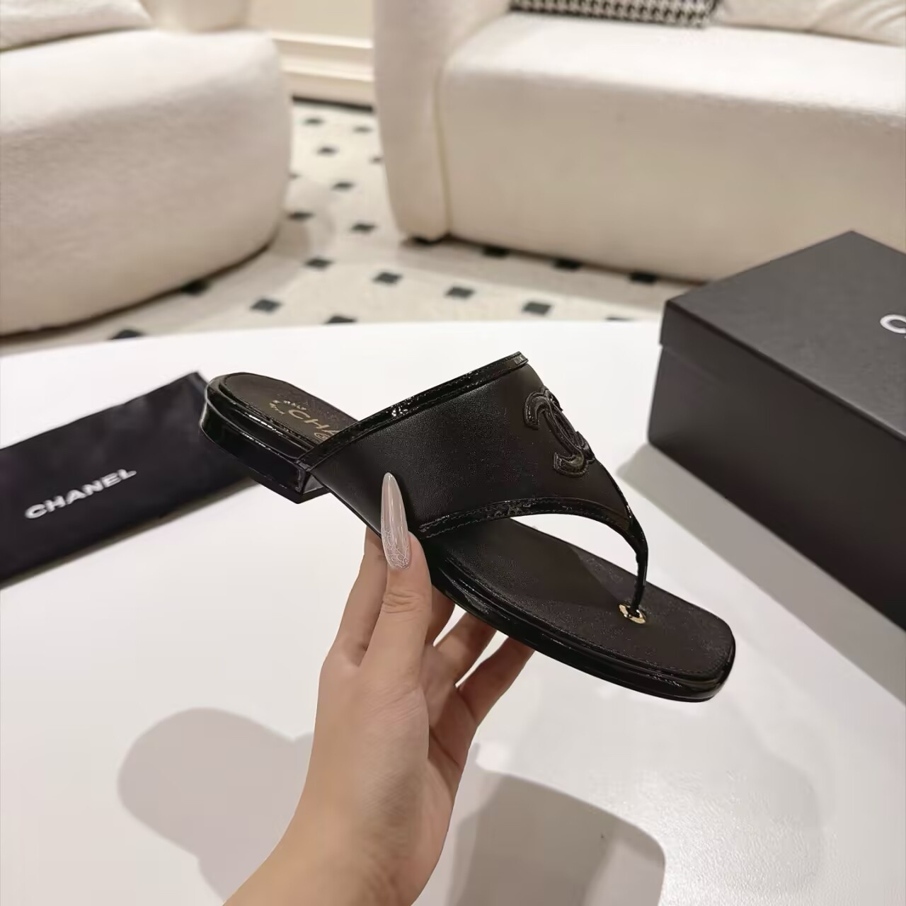 ua Ch*el thong sandals