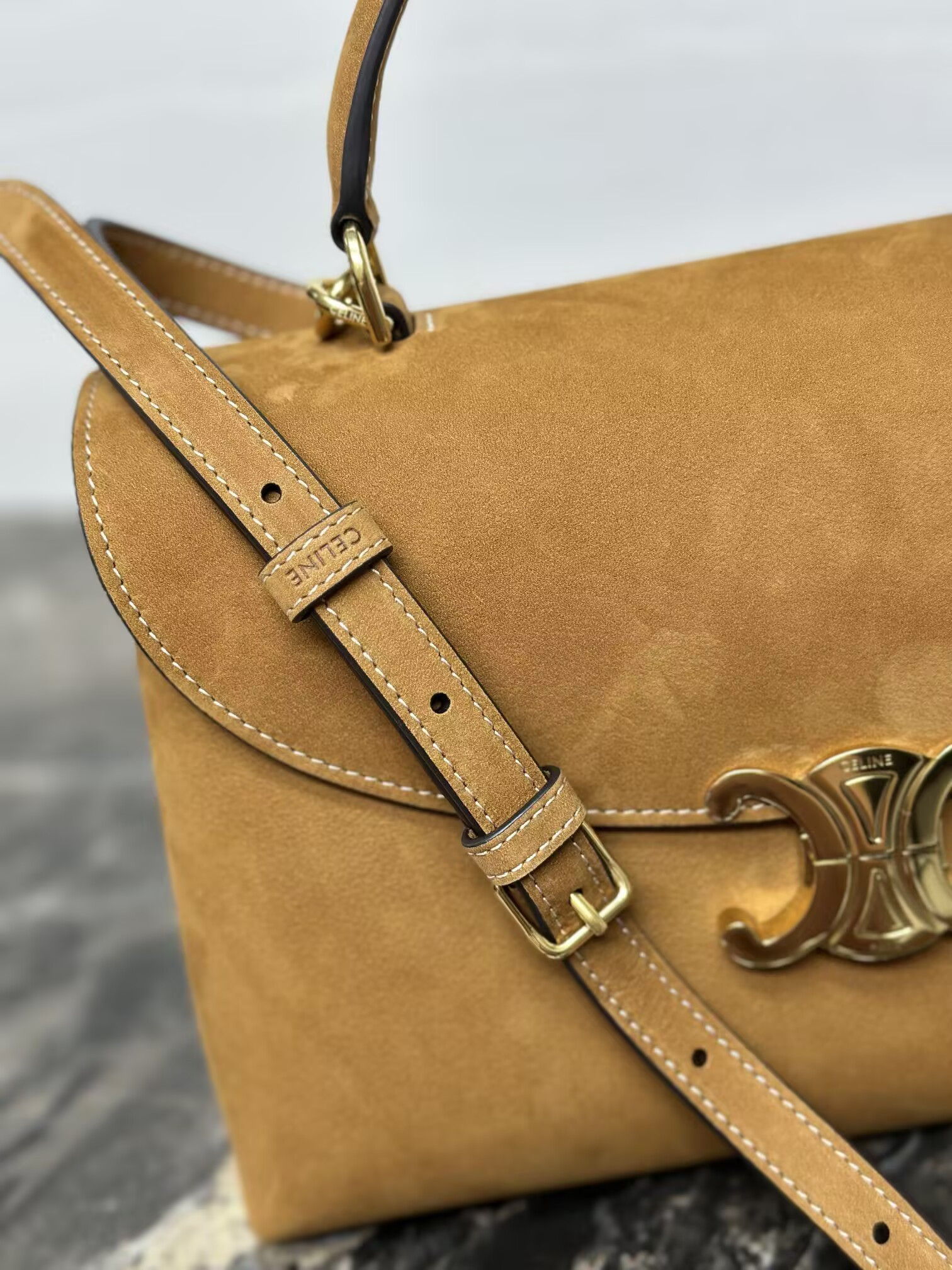 Ce**e medium nino bag in nubuck calfskin 25x17.5x10cm