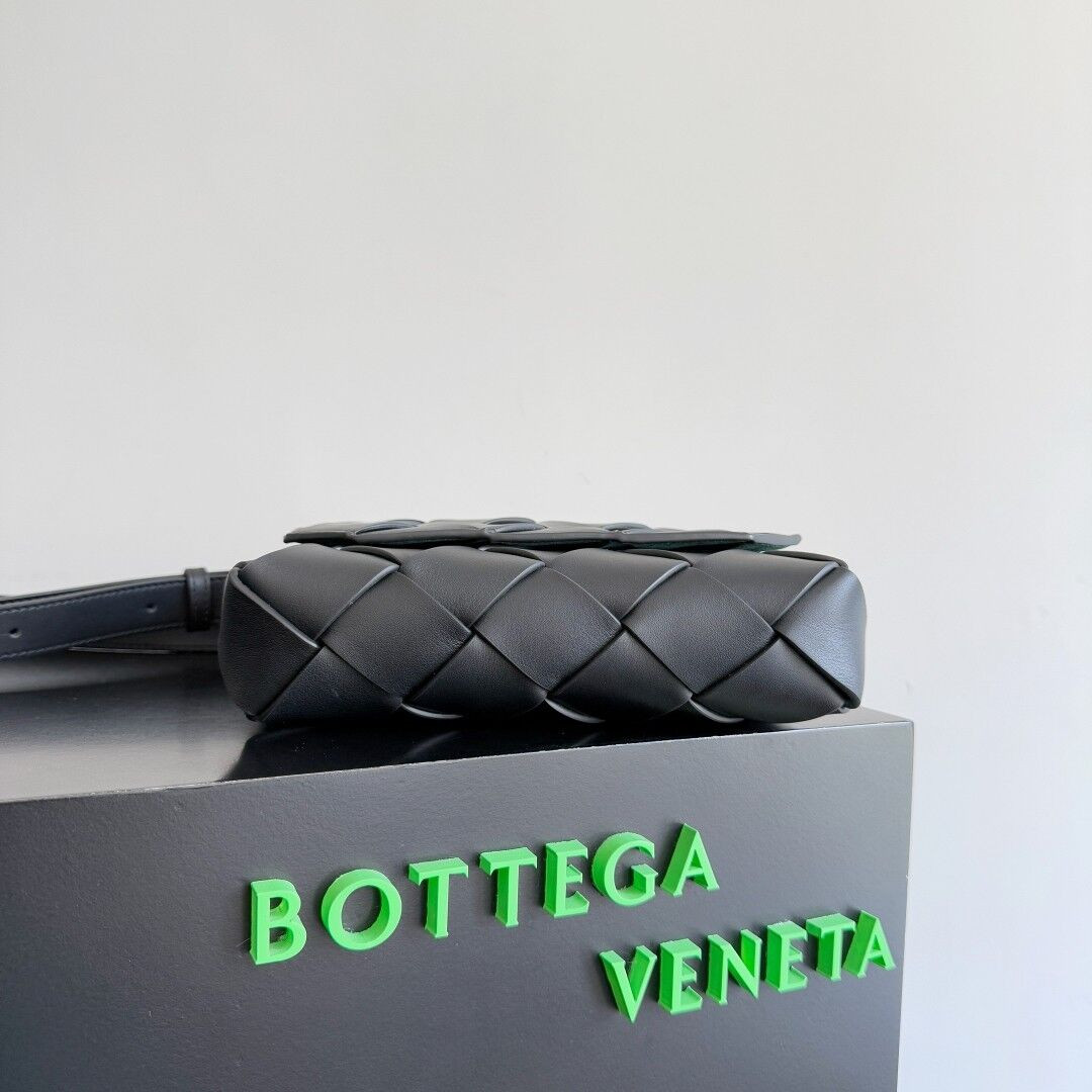 bo*te*ga Ve*ne*ta diago small crossbody bag 22.5x16.5x5.5cm