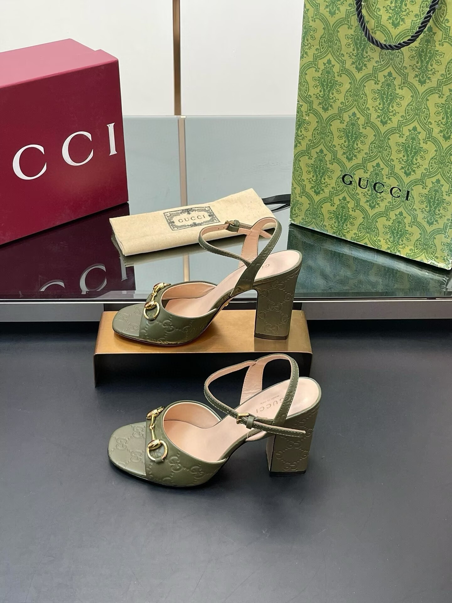 ua G*u*i horsebit sandal