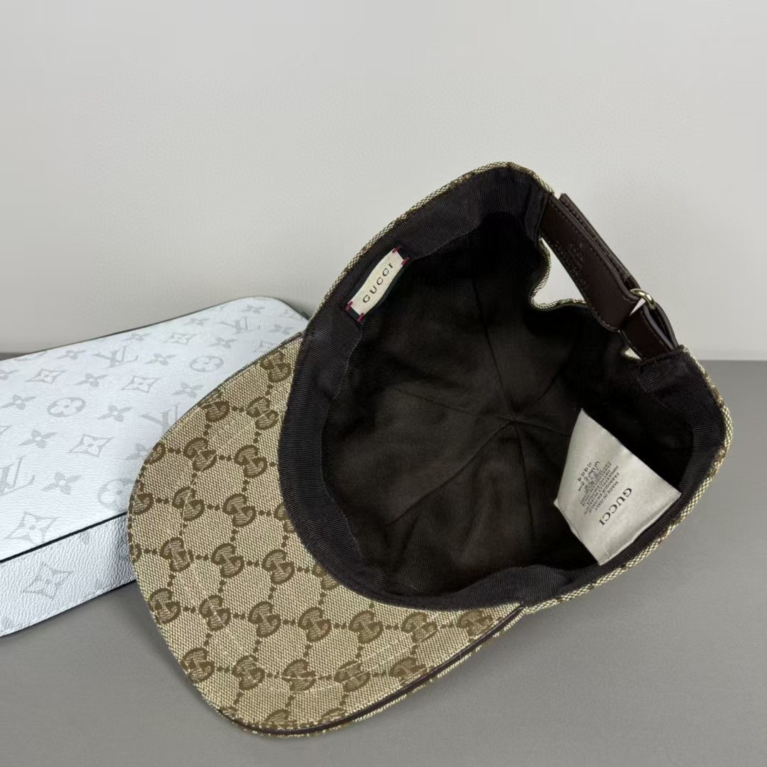 G*u*i GG canvas baseball hat with Web