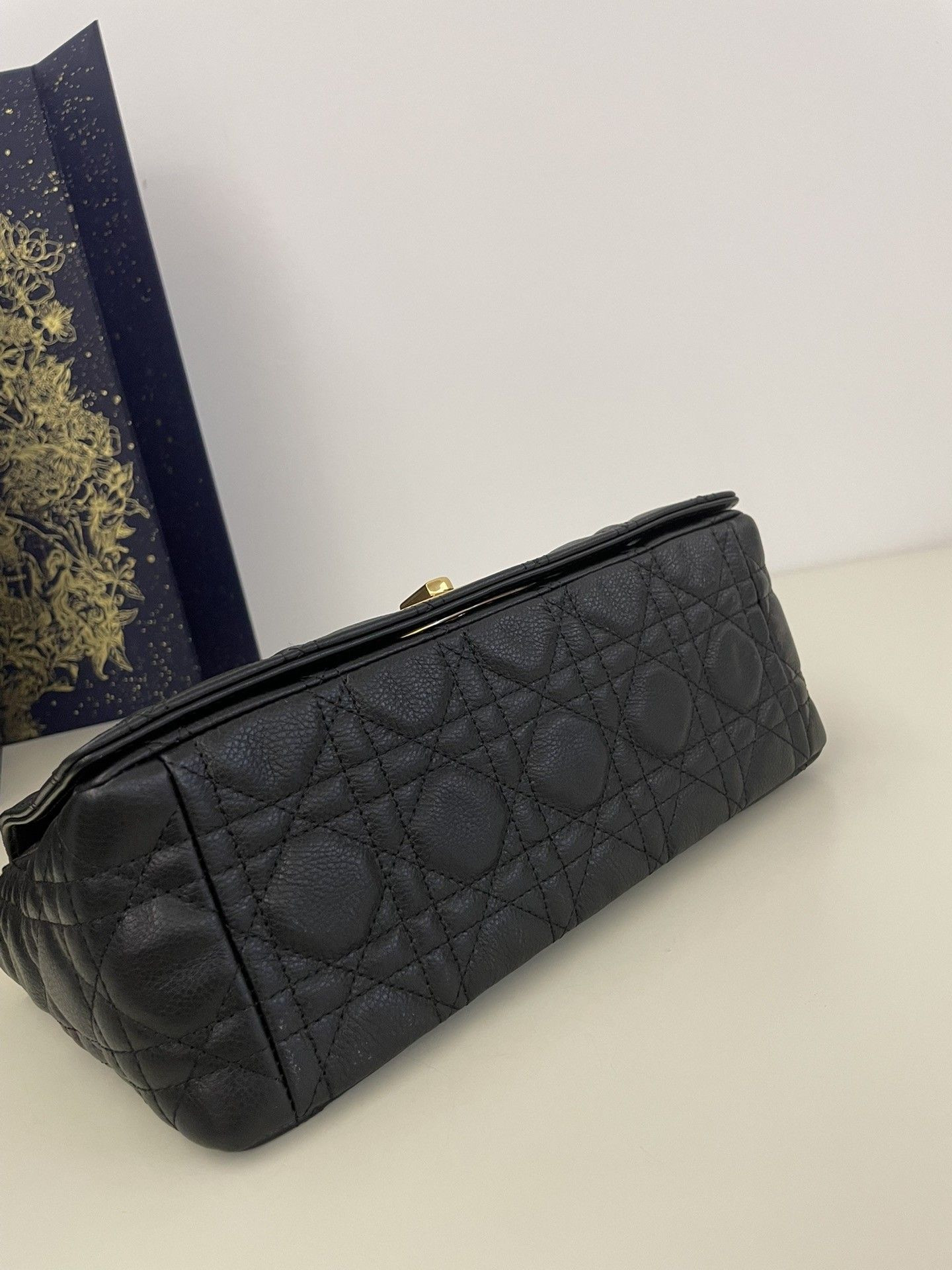 medium d*or caro bag S*pple cannage calfskin 25.5 x 15.5 x 8 cm