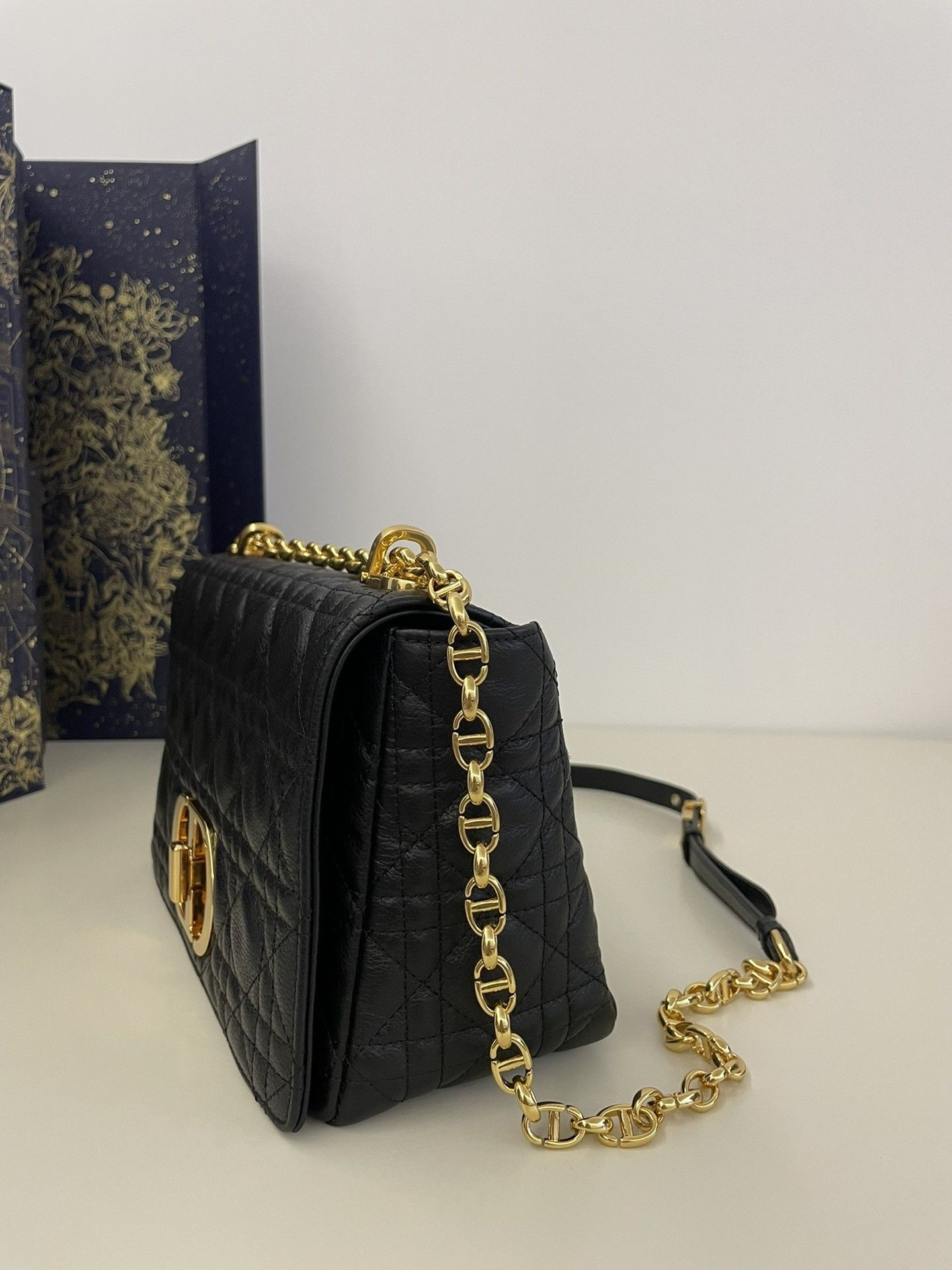 medium d*or caro bag S*pple cannage calfskin 25.5 x 15.5 x 8 cm