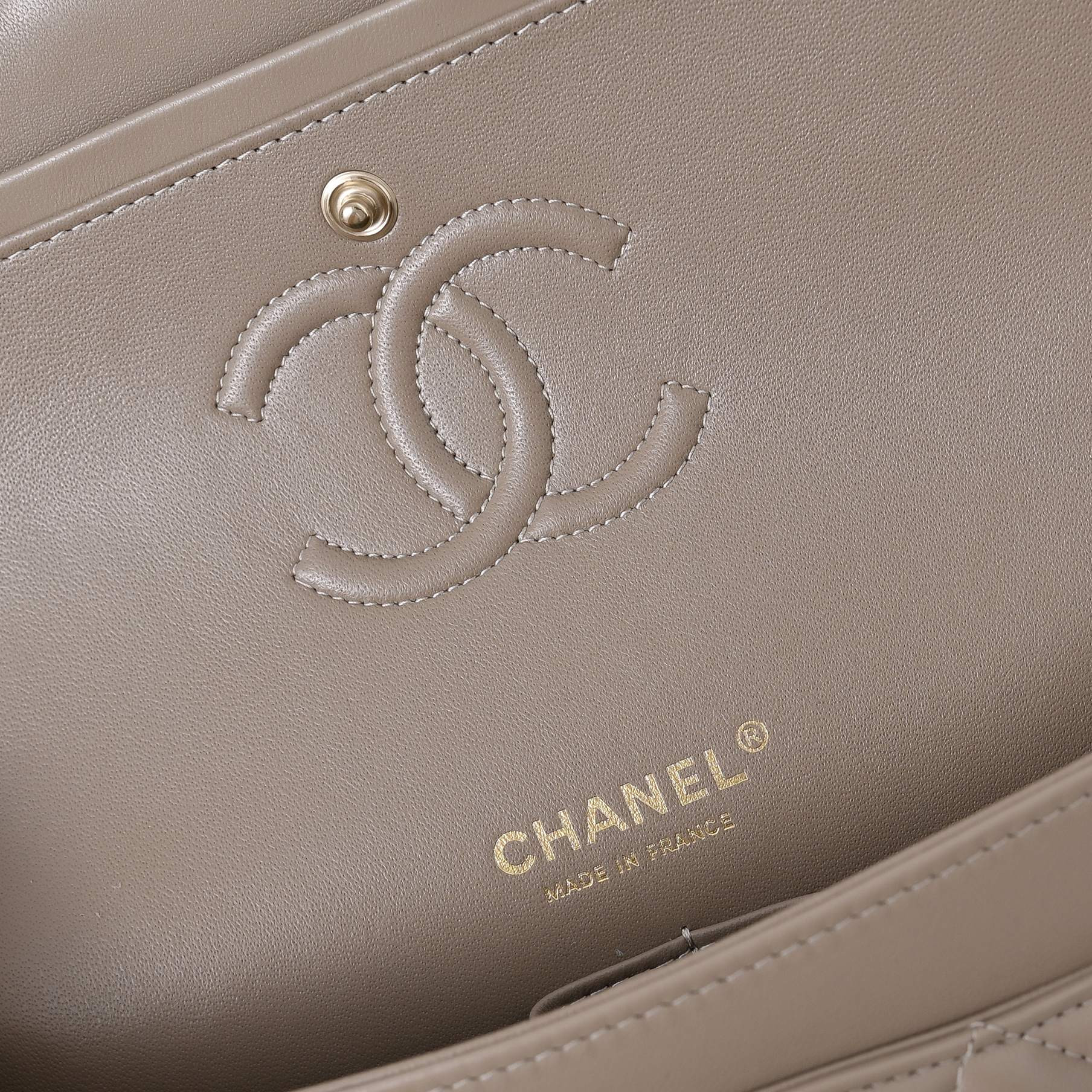 Ch*el classic flap handbag light gold hardware a01113 23x14.5x6cm