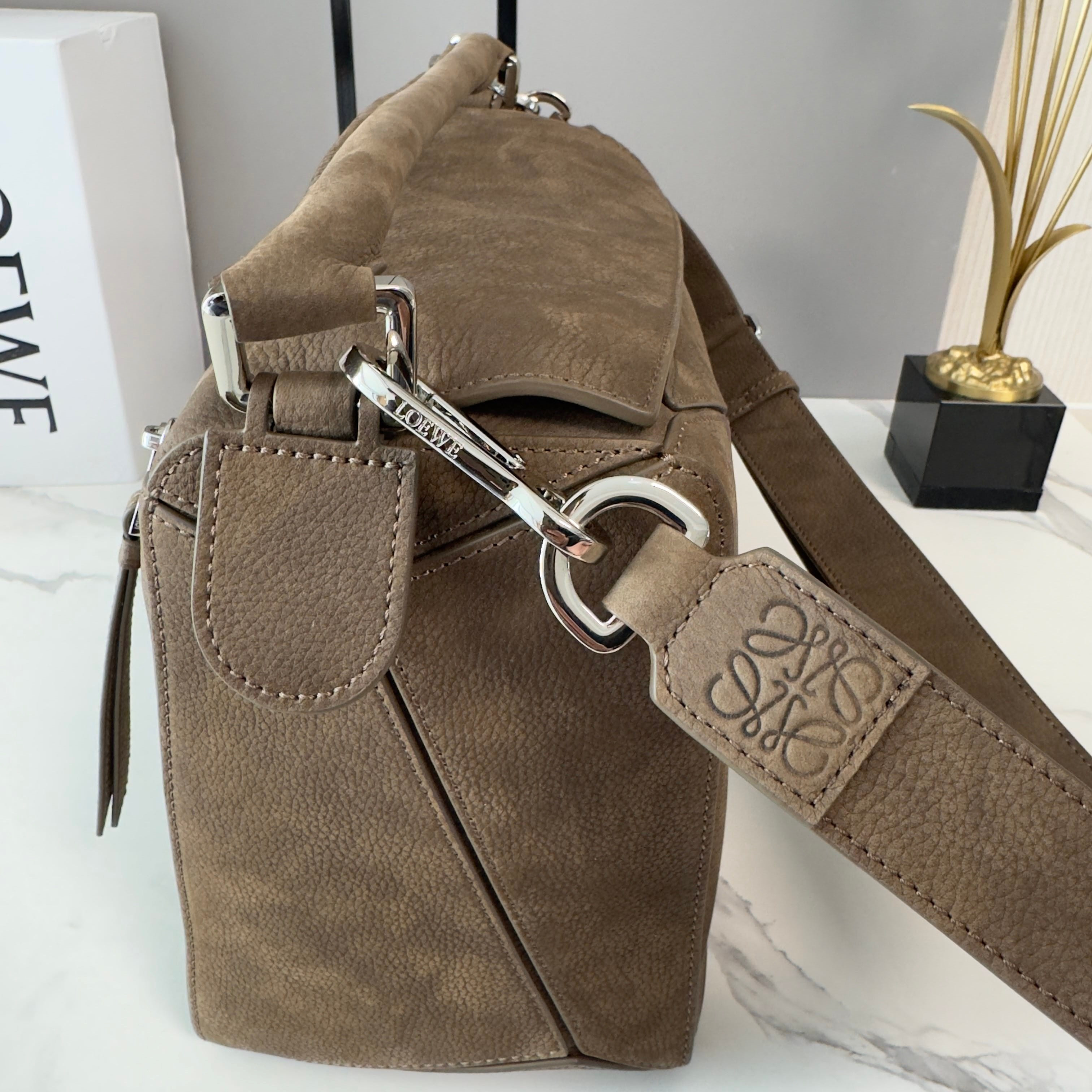 L0ew* featherlight puzzle bag in grained nubuck 33x21.5x14.7cm