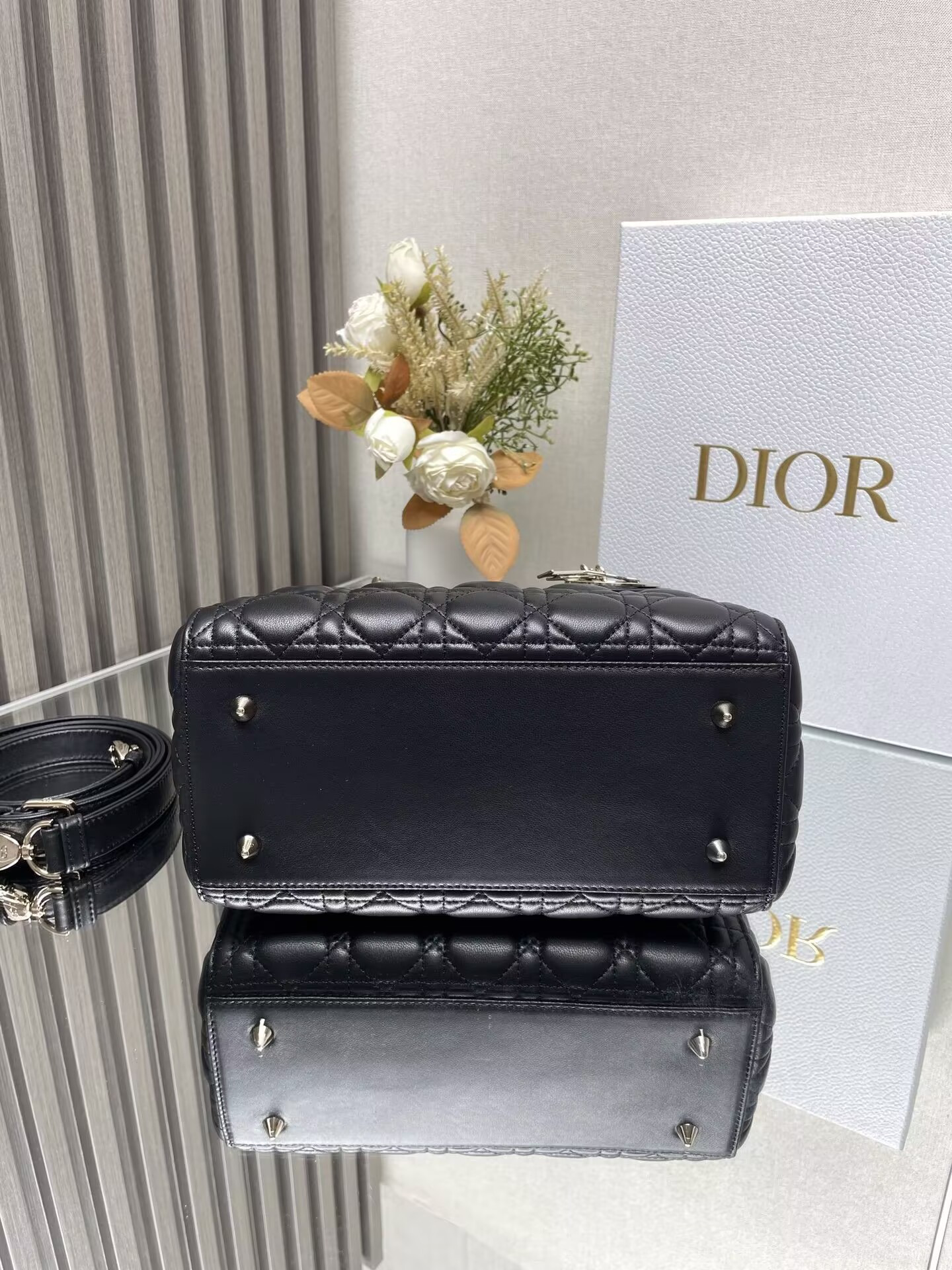 Medium Lady D*0r Bag 24 x 20 x 12 cm