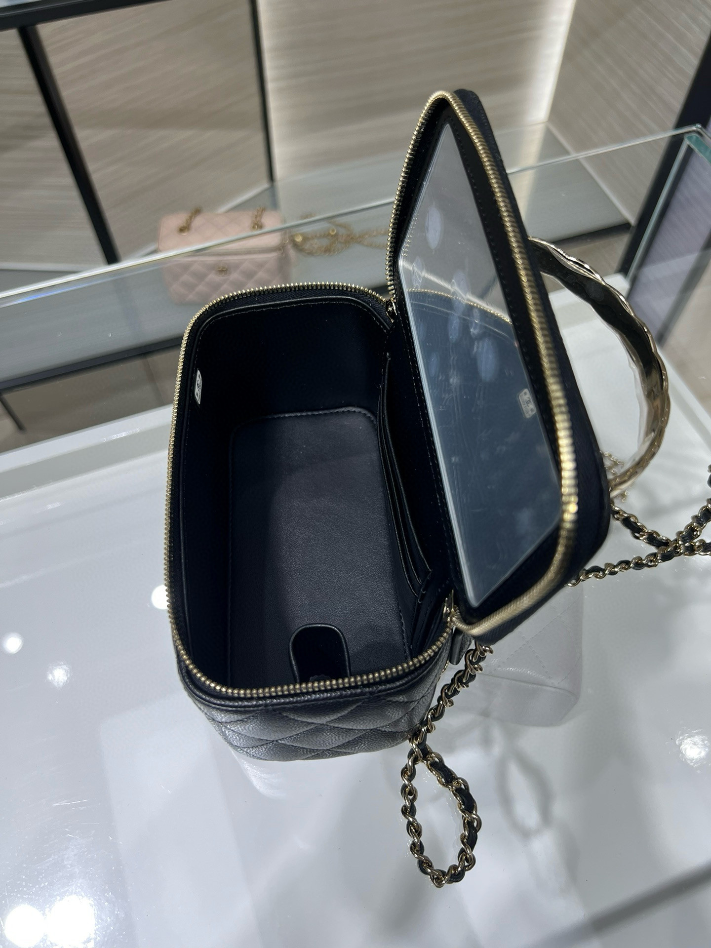 Ch*el clutch with chain ap4590 17x9.5x8cm