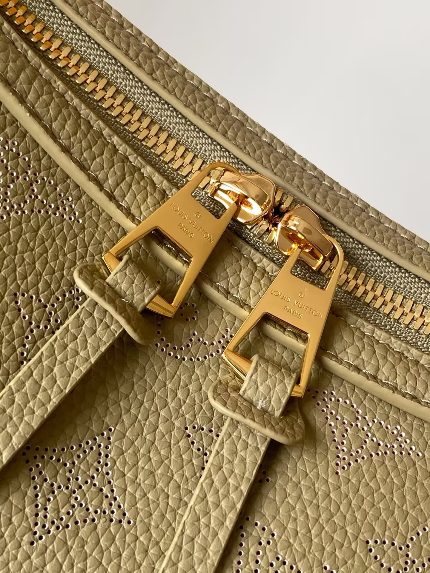 LV Hand It All PM M25904 29x18x13cm