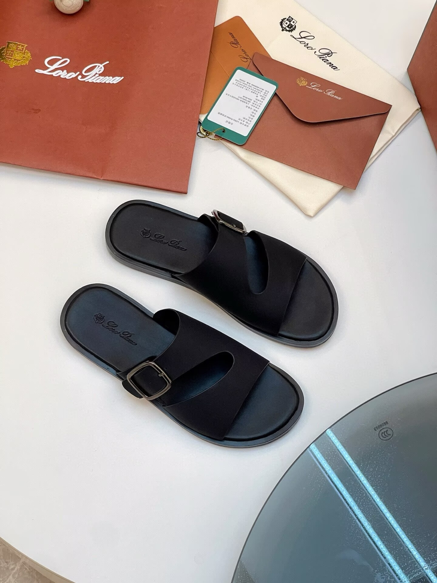 ua L**o p*ana sandals