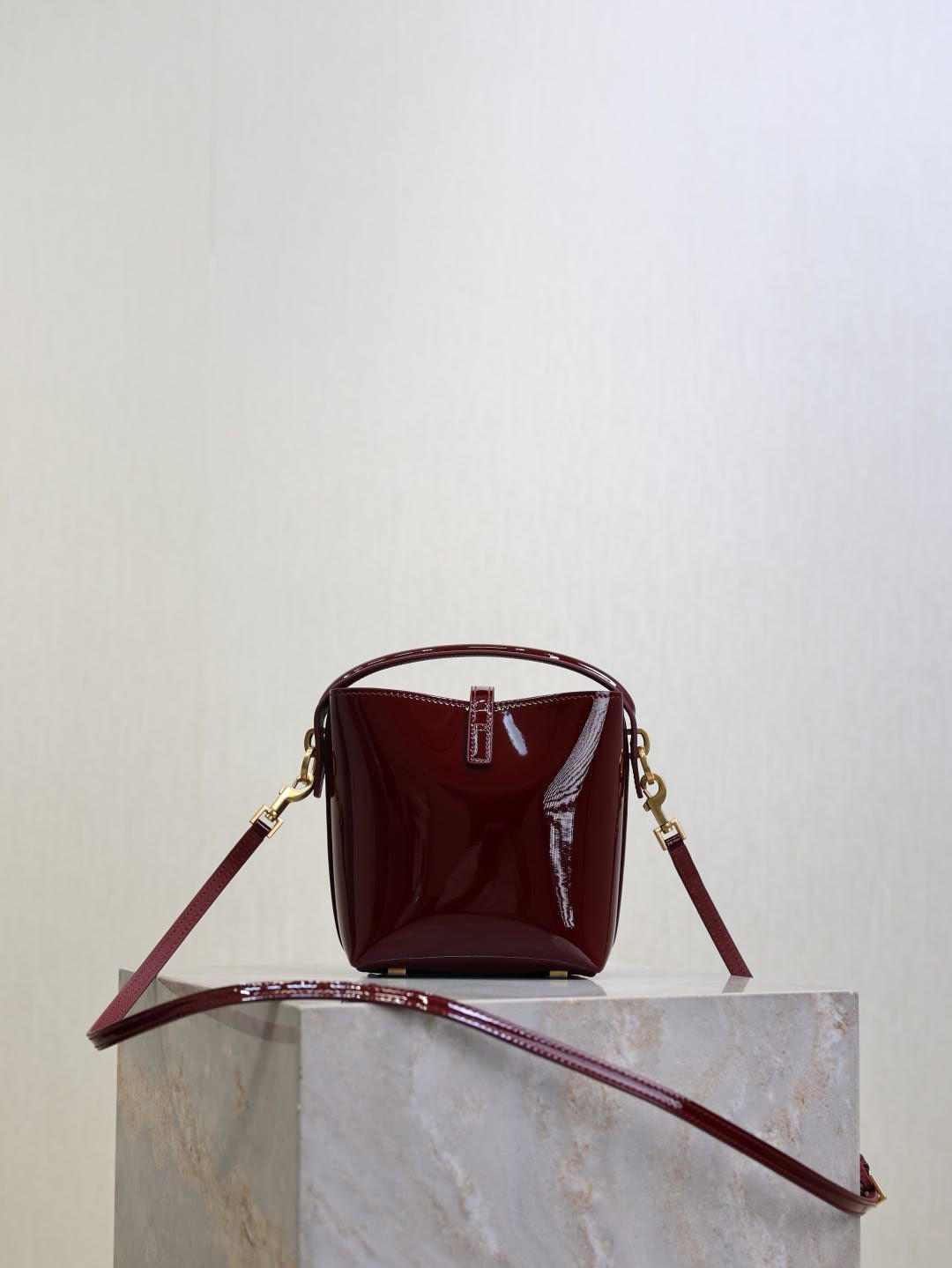 Y*L le 37 mini in patent leather 15x13x6cm