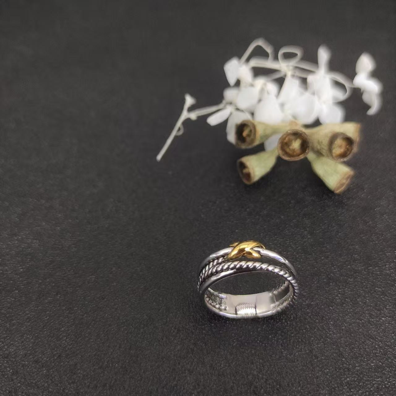 dau1d Yvrm*n x crossover band ring