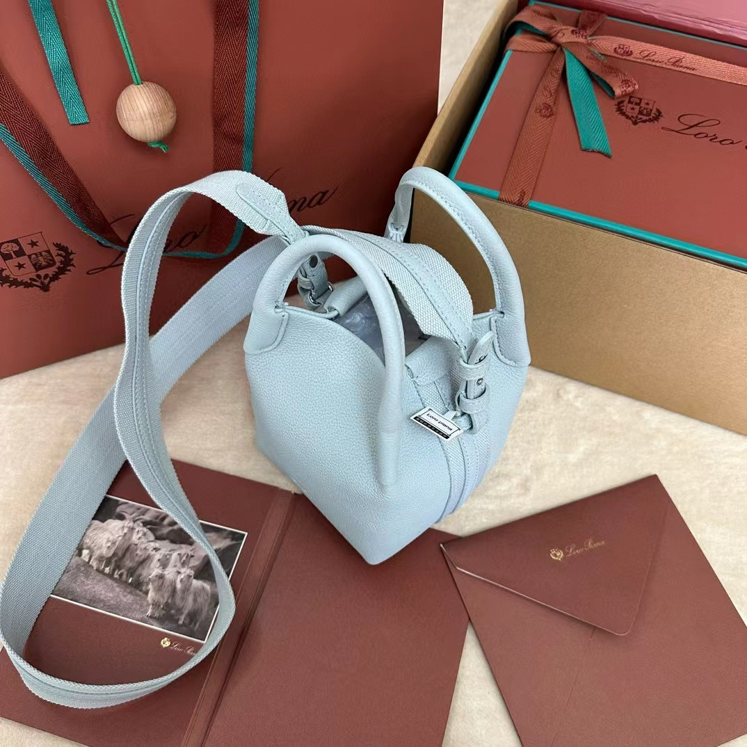 L**o p*ana Small Bale Bag Grained Calfskin 17 x 17 x 21 cm