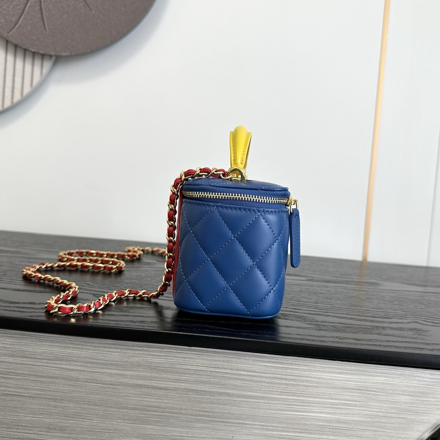 Ch*el long vanity with chain ap2199 9.5x16x8cm
