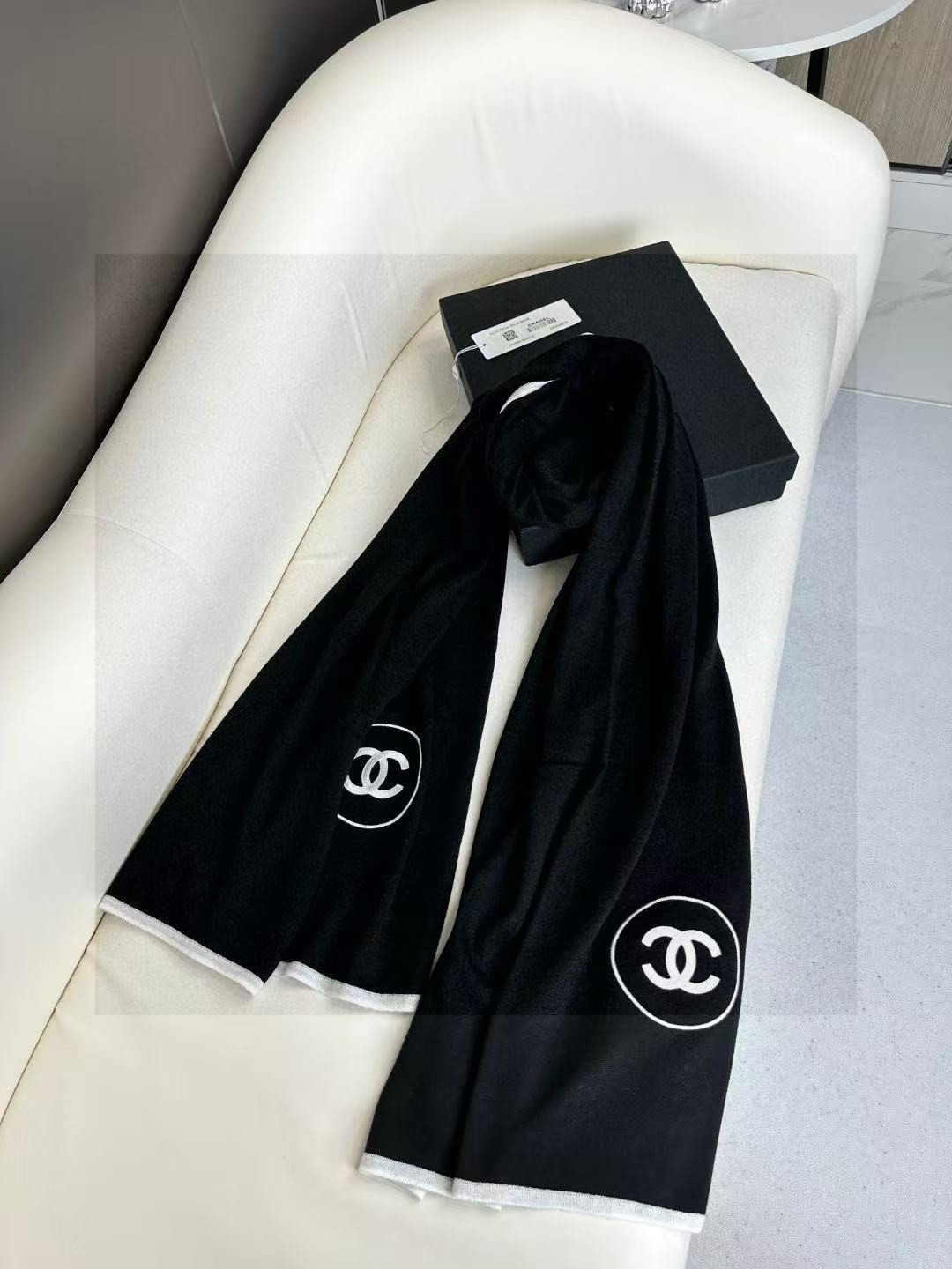 Ch*el scarf