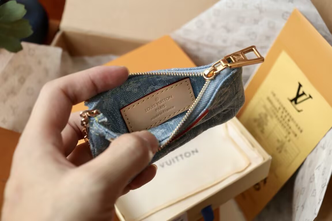 LV Wallet M82961