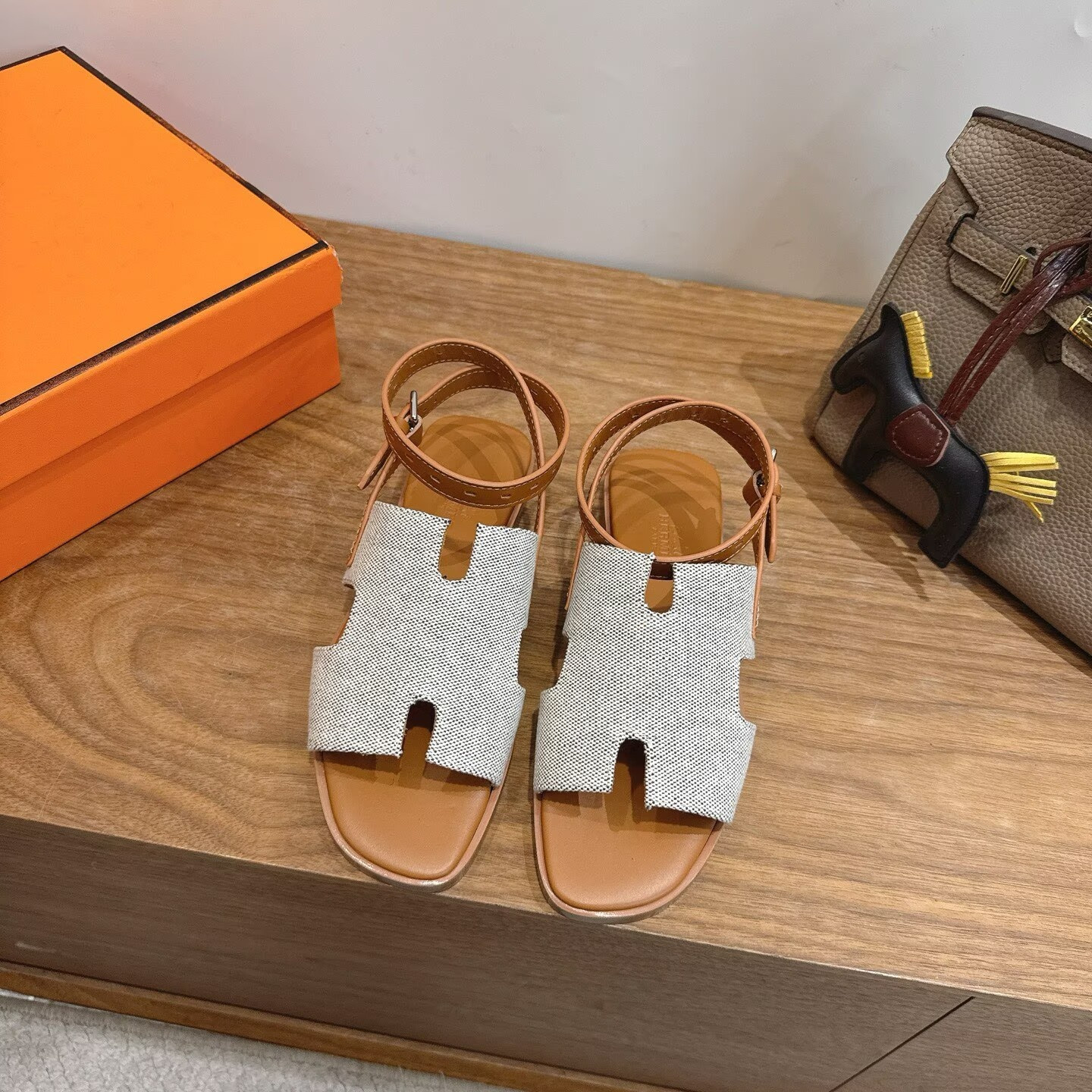 ua H**mes maya sandal