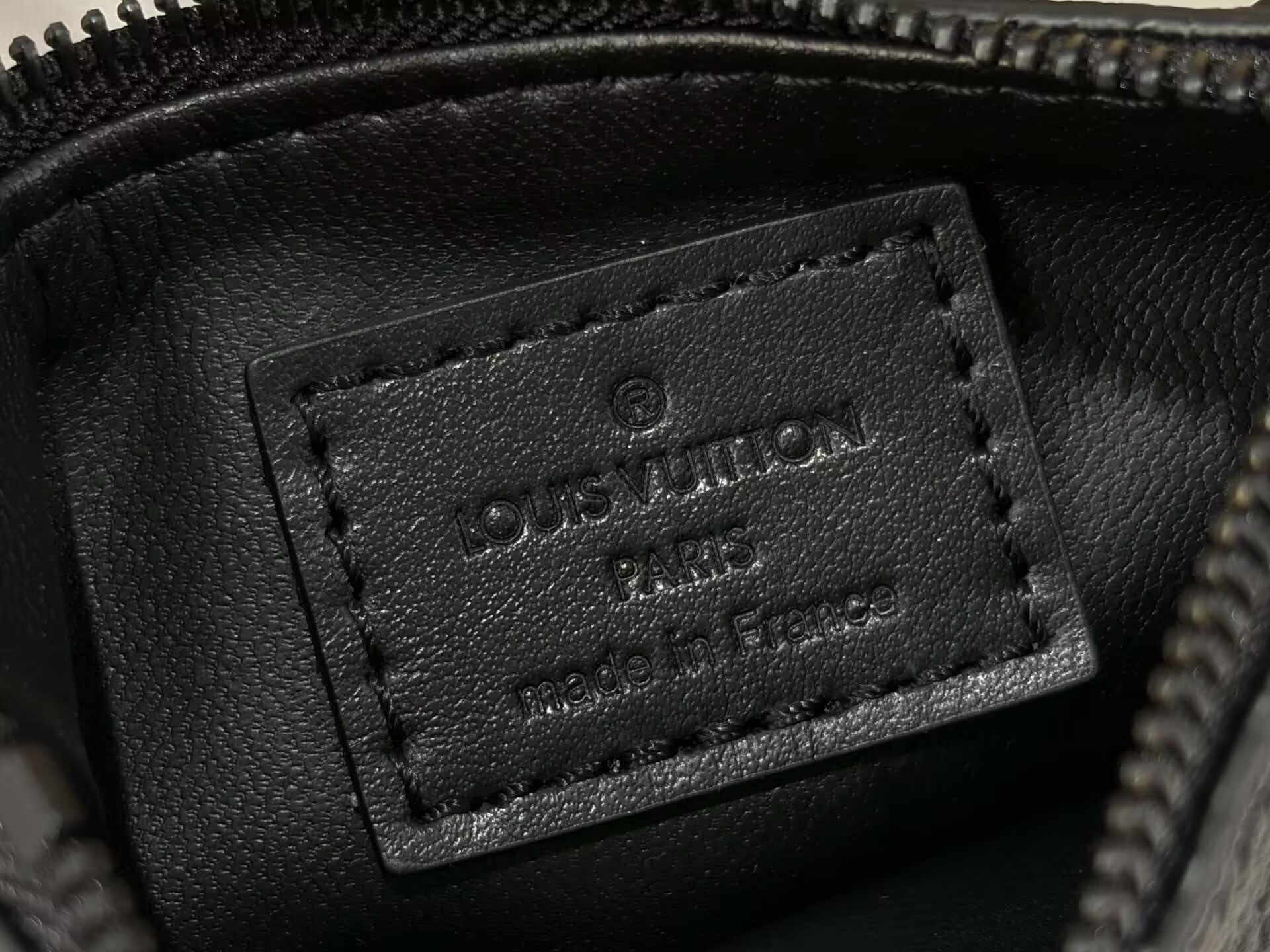 LV Speedy P9 Bandoulière 20 M13904 22x14x17.5cm