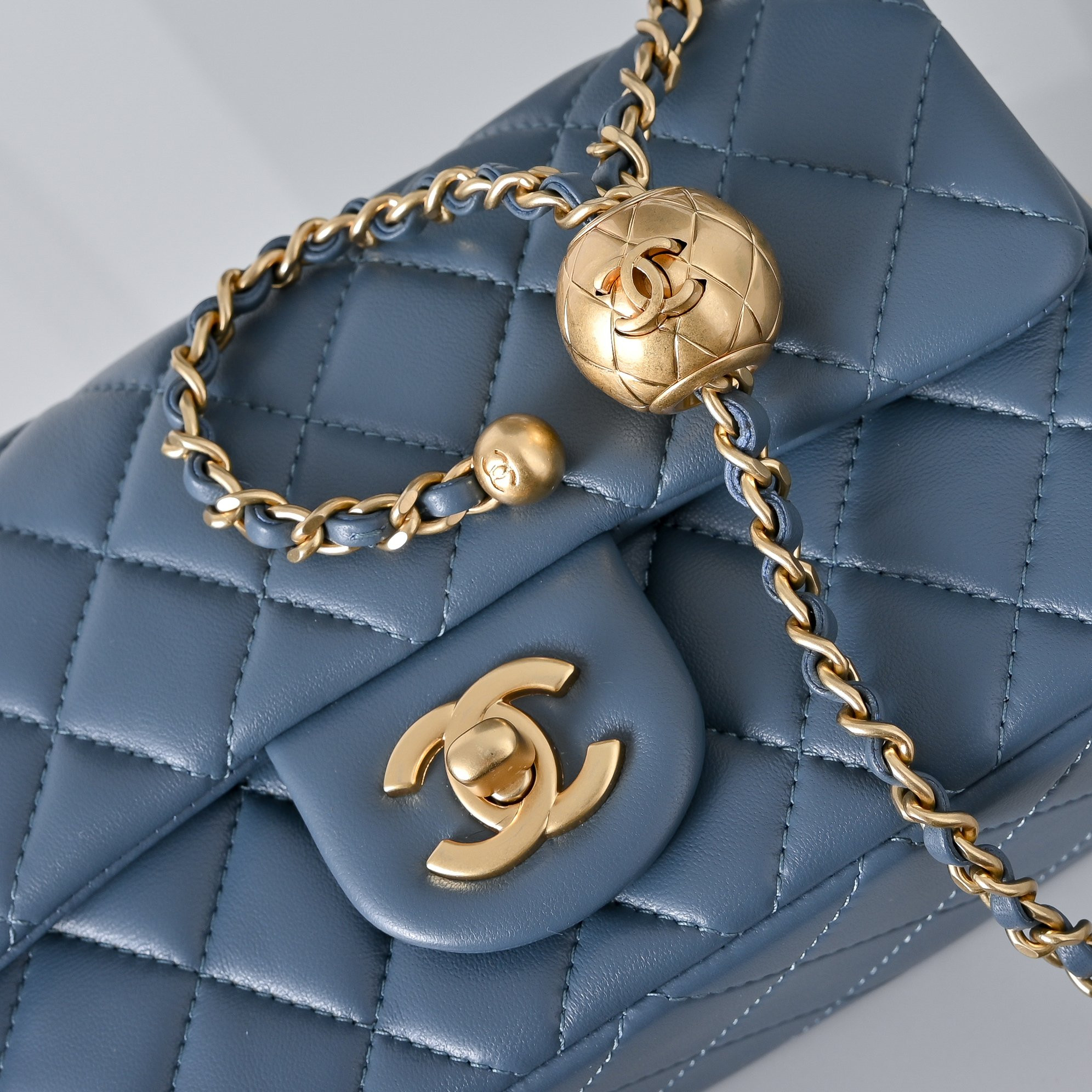 Ch*el flap bag misty blue as1787 20x13x7cm