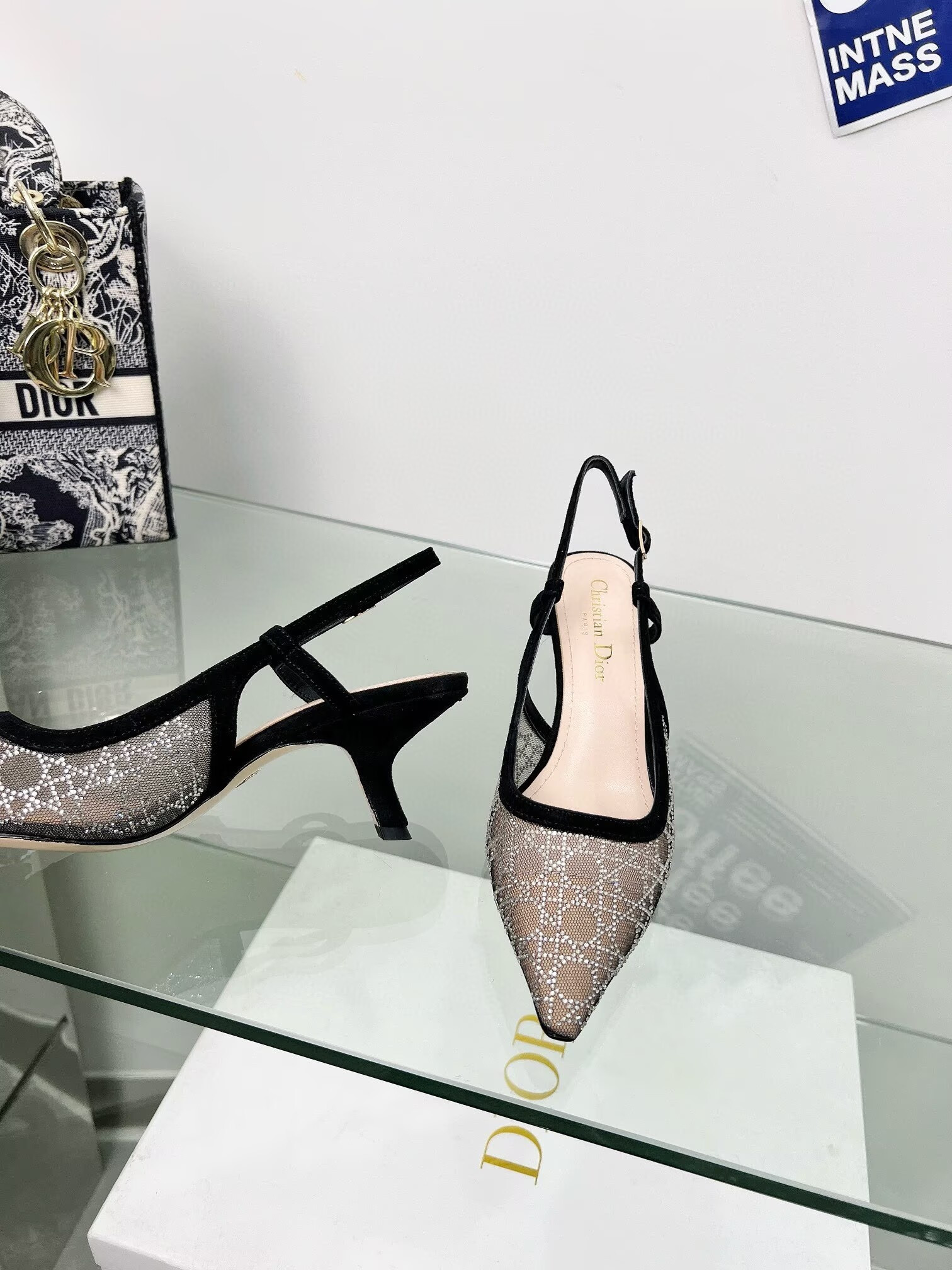 ua D*or capture slingback pump