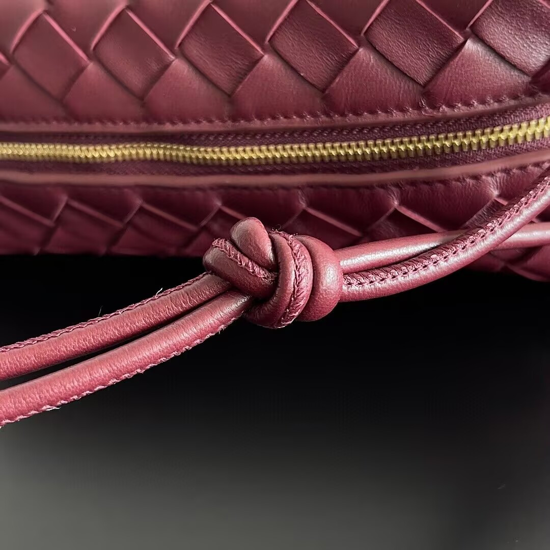 Bo*te*ga Ve*ne*ta Medium Loop Cross-Body Bag 22x15x8cm
