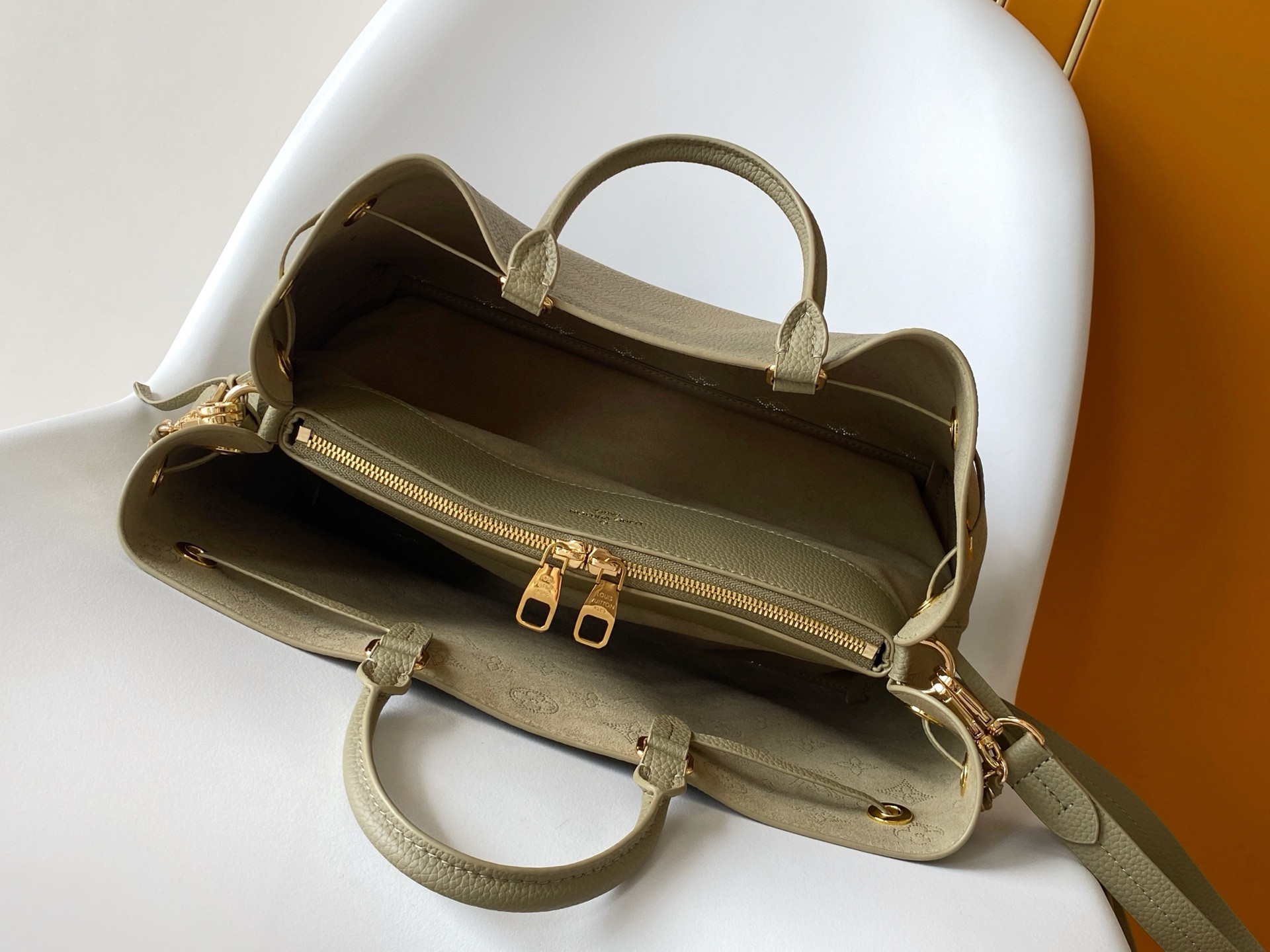 LV Bella Tote M25876 32x23x13cm