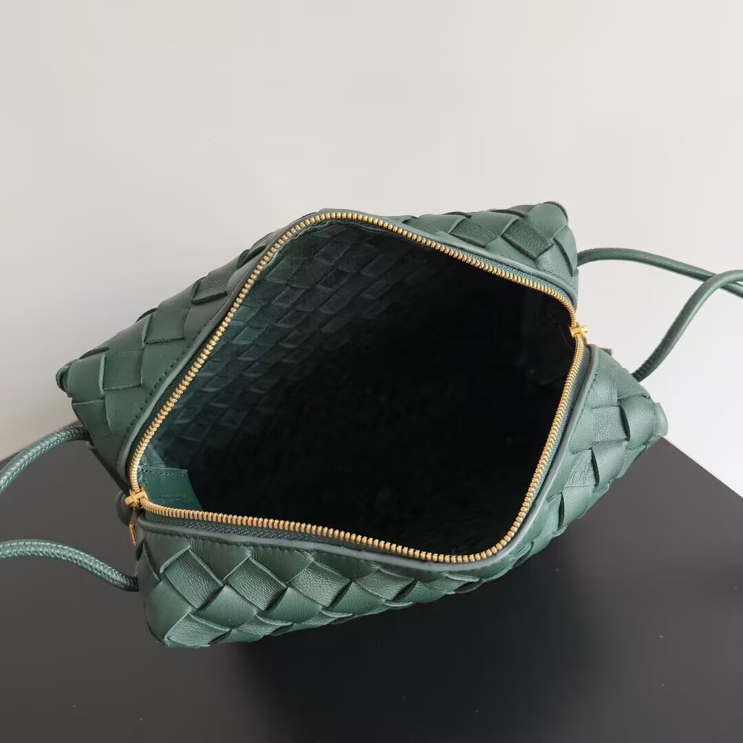 Bo*te*ga Ve*ne*ta Medium Loop Cross-Body Bag 22x15x8cm