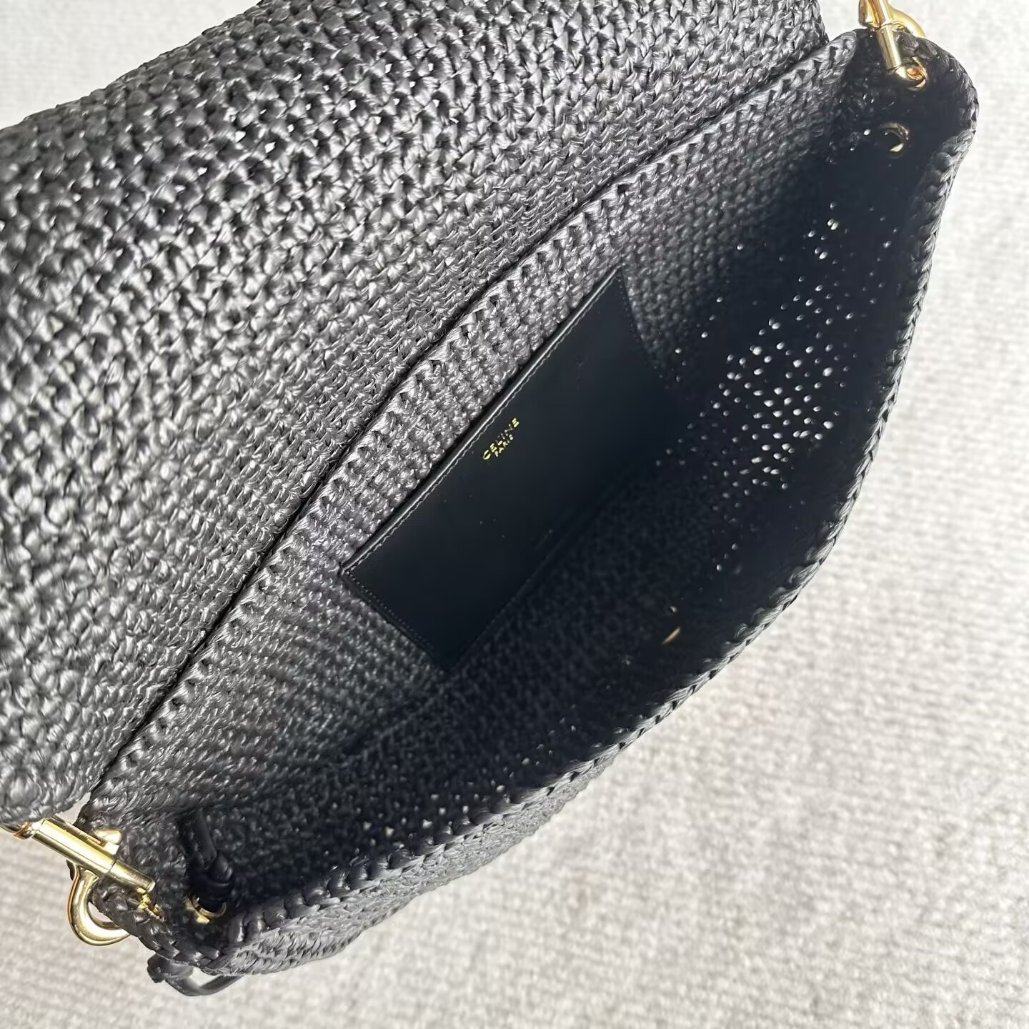 Ce**e little halfmoon soft triomphe in raffia 28.5x6x14cm
