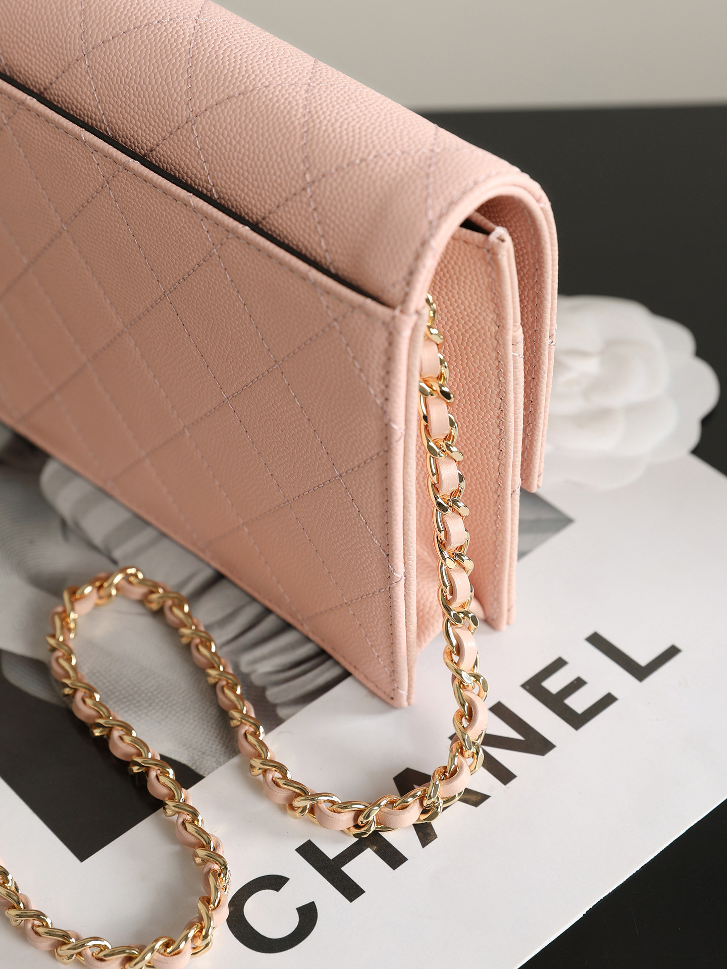 Ch*el wallet on chain ap5455 12x19x3.5cm