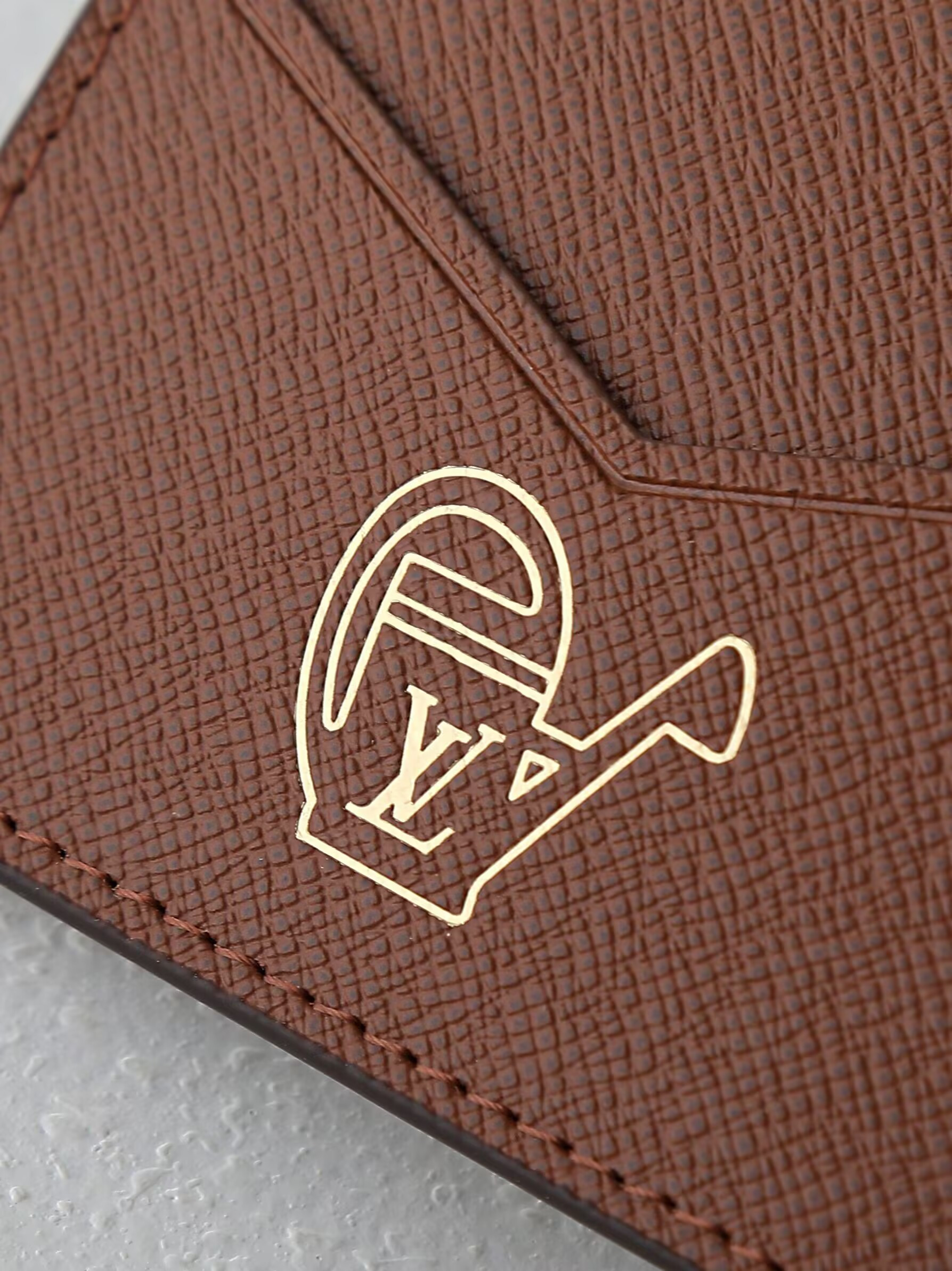 LV Passport Cover M27548 10x14x2.5cm