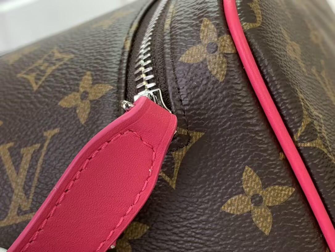 LV Dopp Kit M12641 28x15x16.5cm