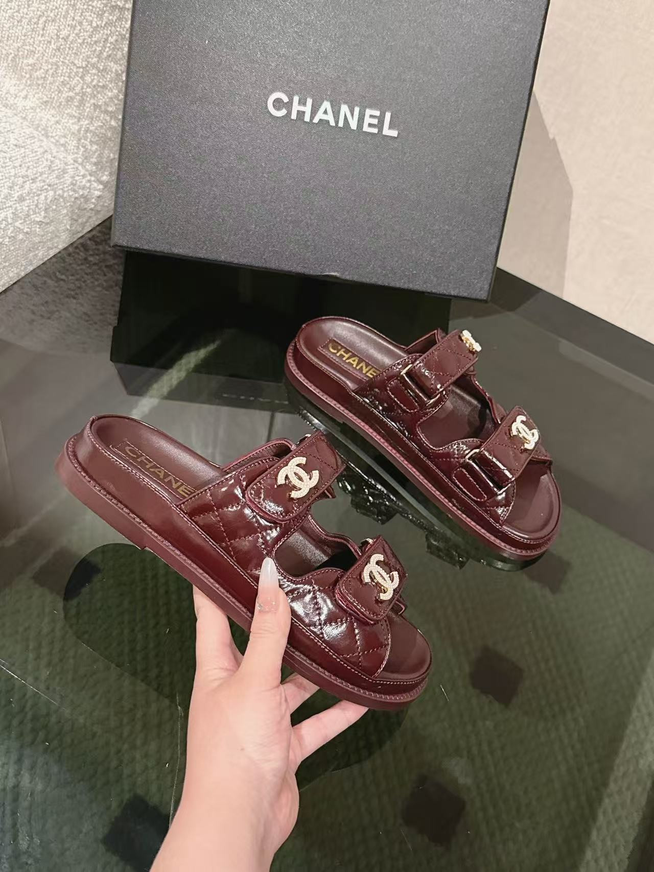UA Ch*el SLIDES