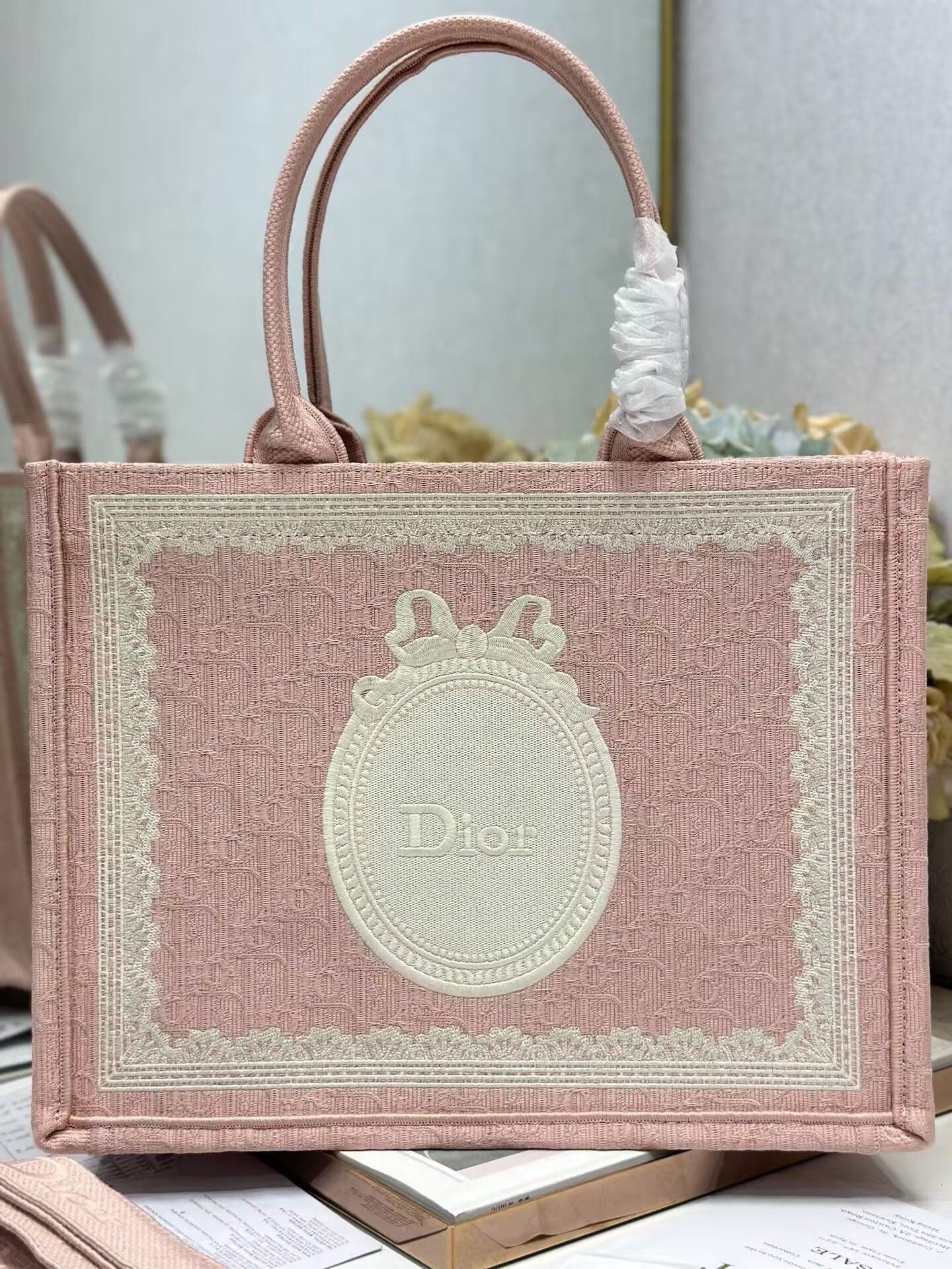 D*or book tote bag 36x27x16cm
