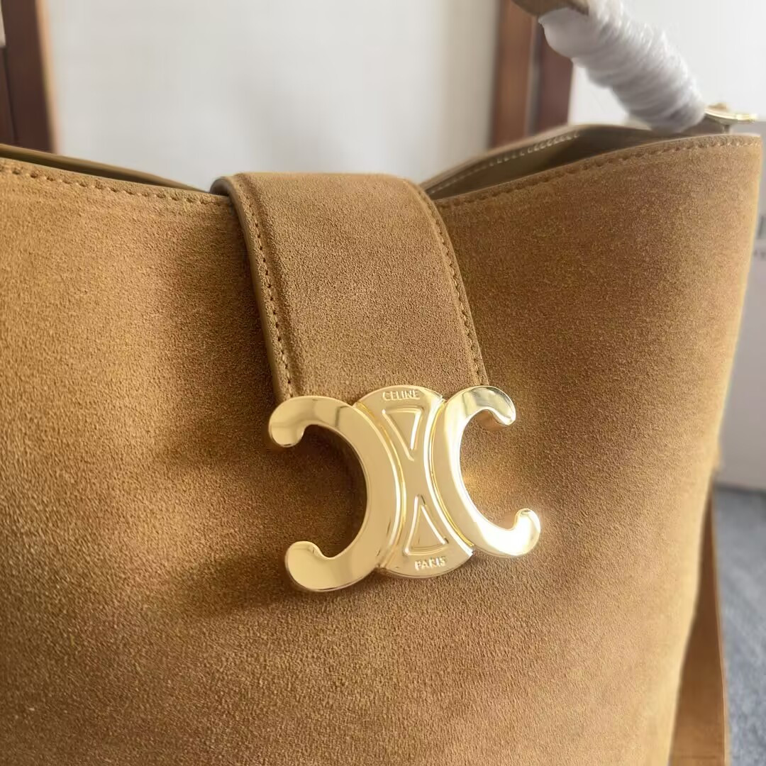 Ce**e medium bucket l0*ise in nubuck calfskin 23.5x24x16cm