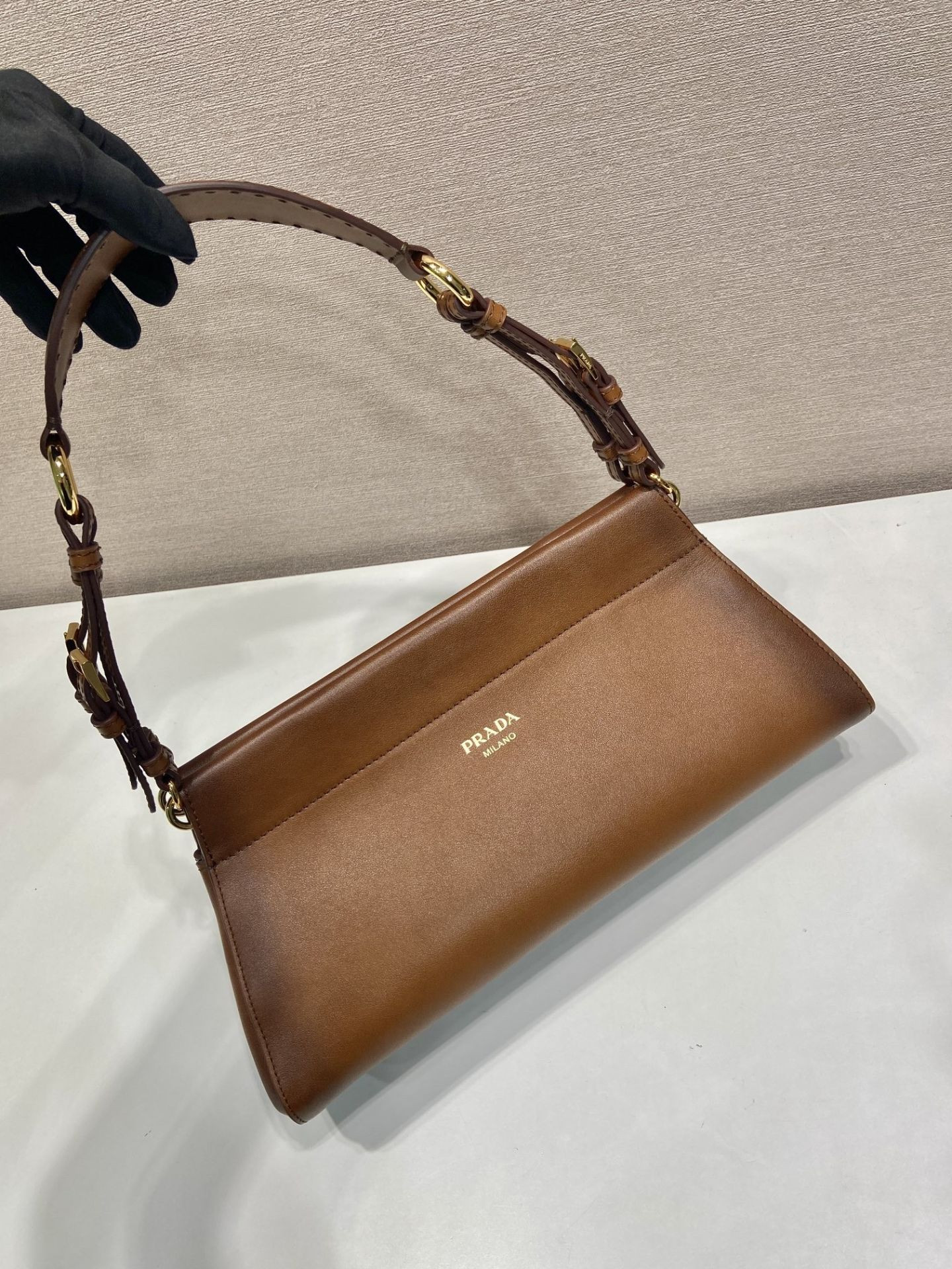 Pra*a enchaîné medium leather bag 15.5x32.5x11cm