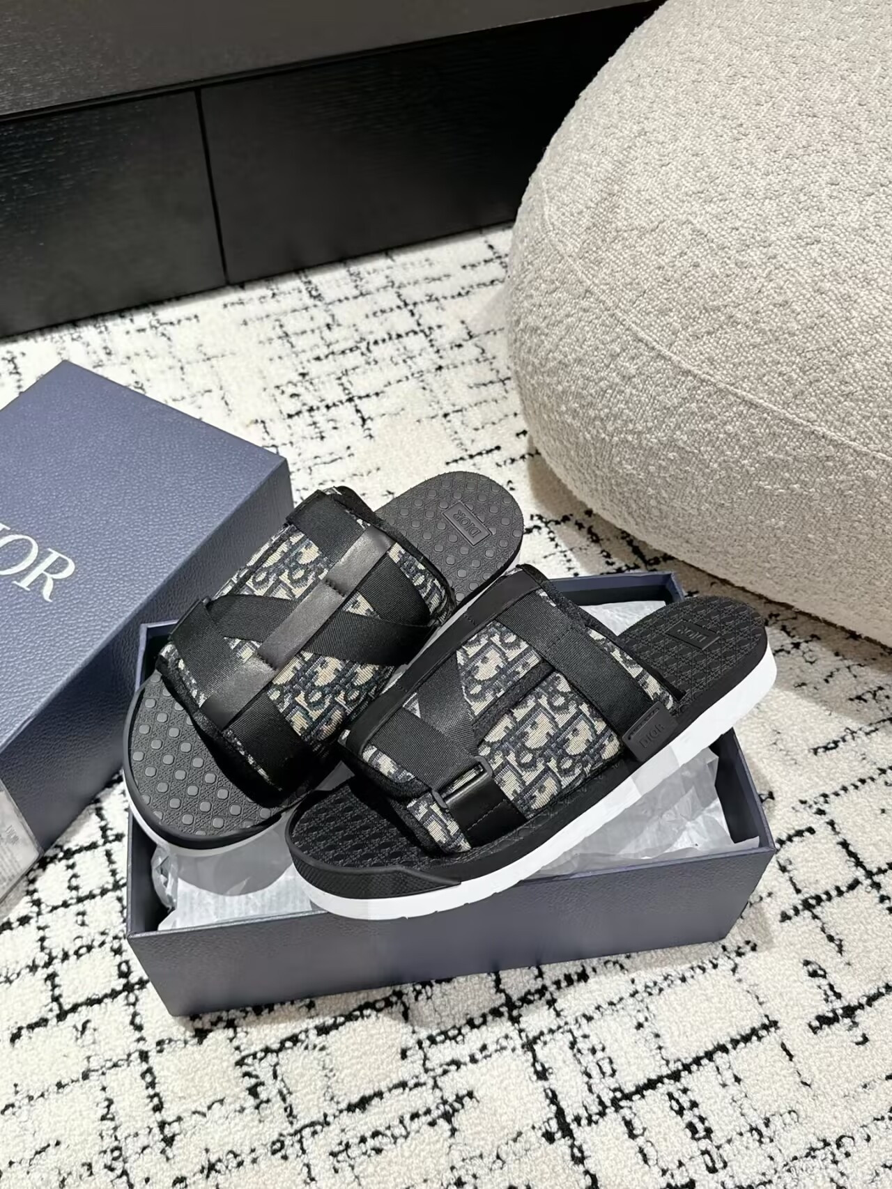 ua D*or alpha sandals