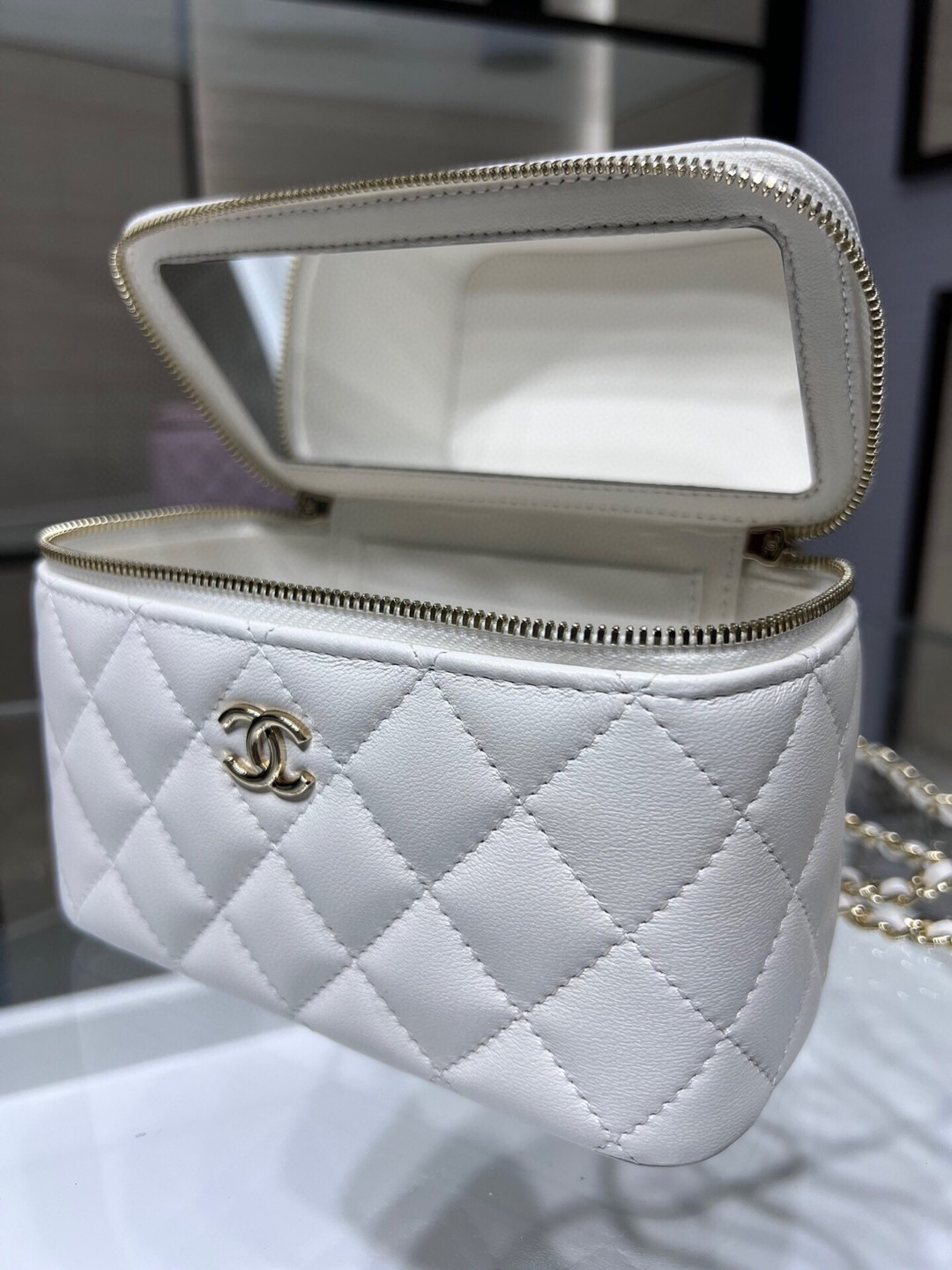 Ch*el Long Vanity with chain 16.5x10x8cm