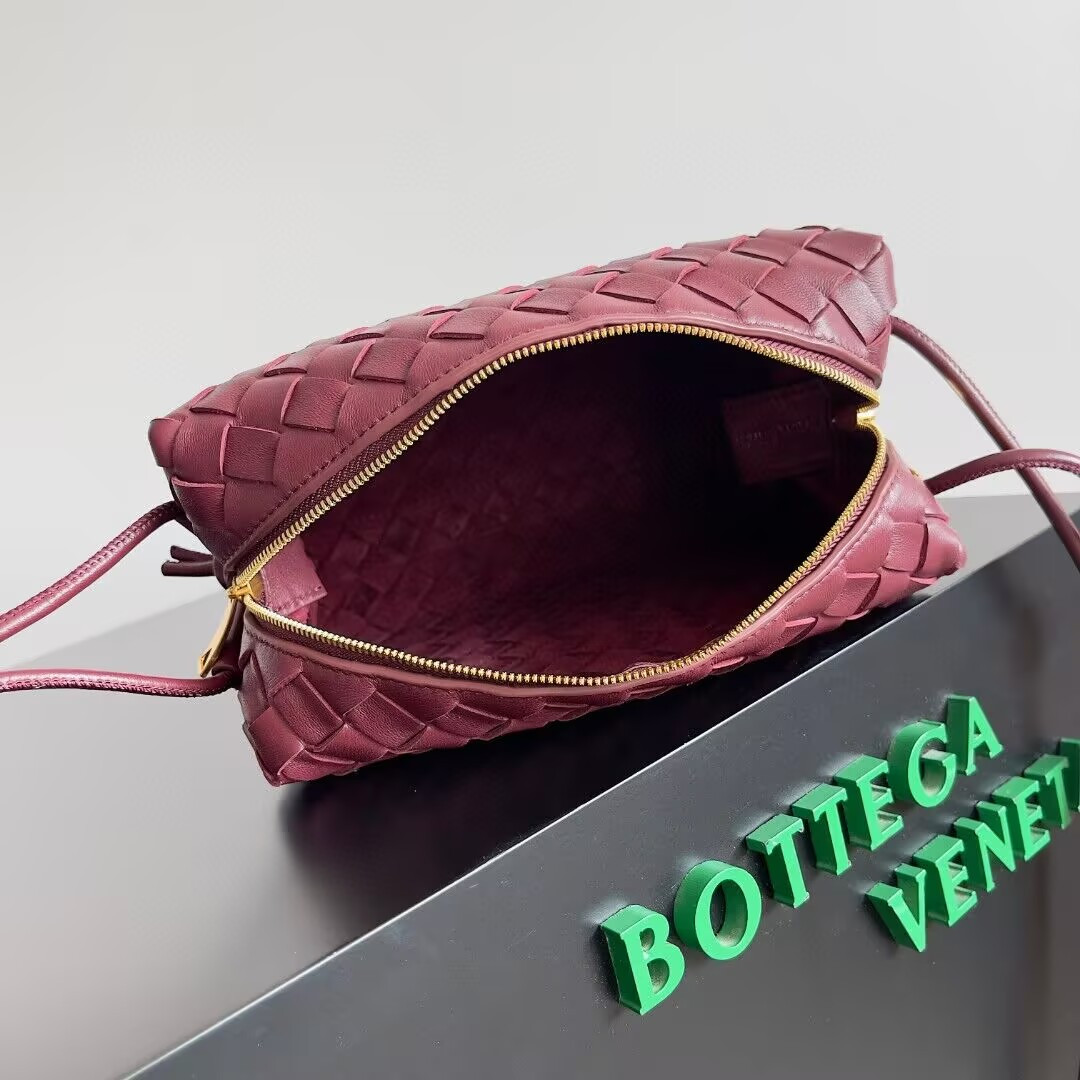 Bo*te*ga Ve*ne*ta Medium Loop Cross-Body Bag 22x15x8cm