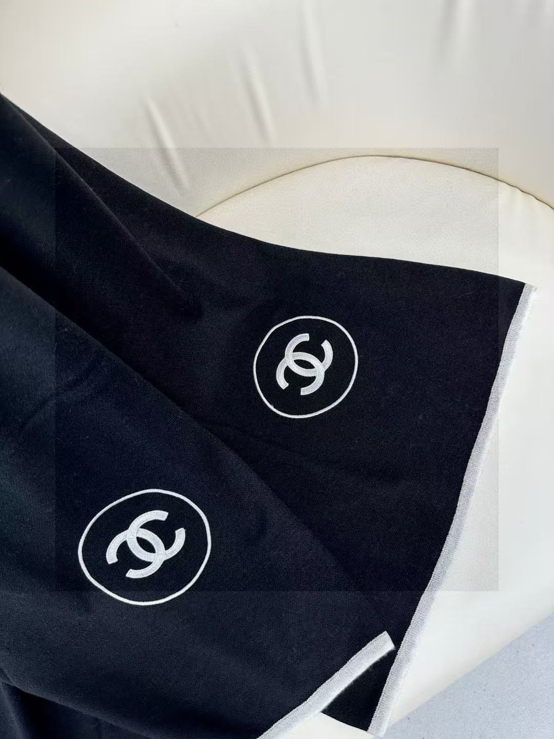 Ch*el scarf