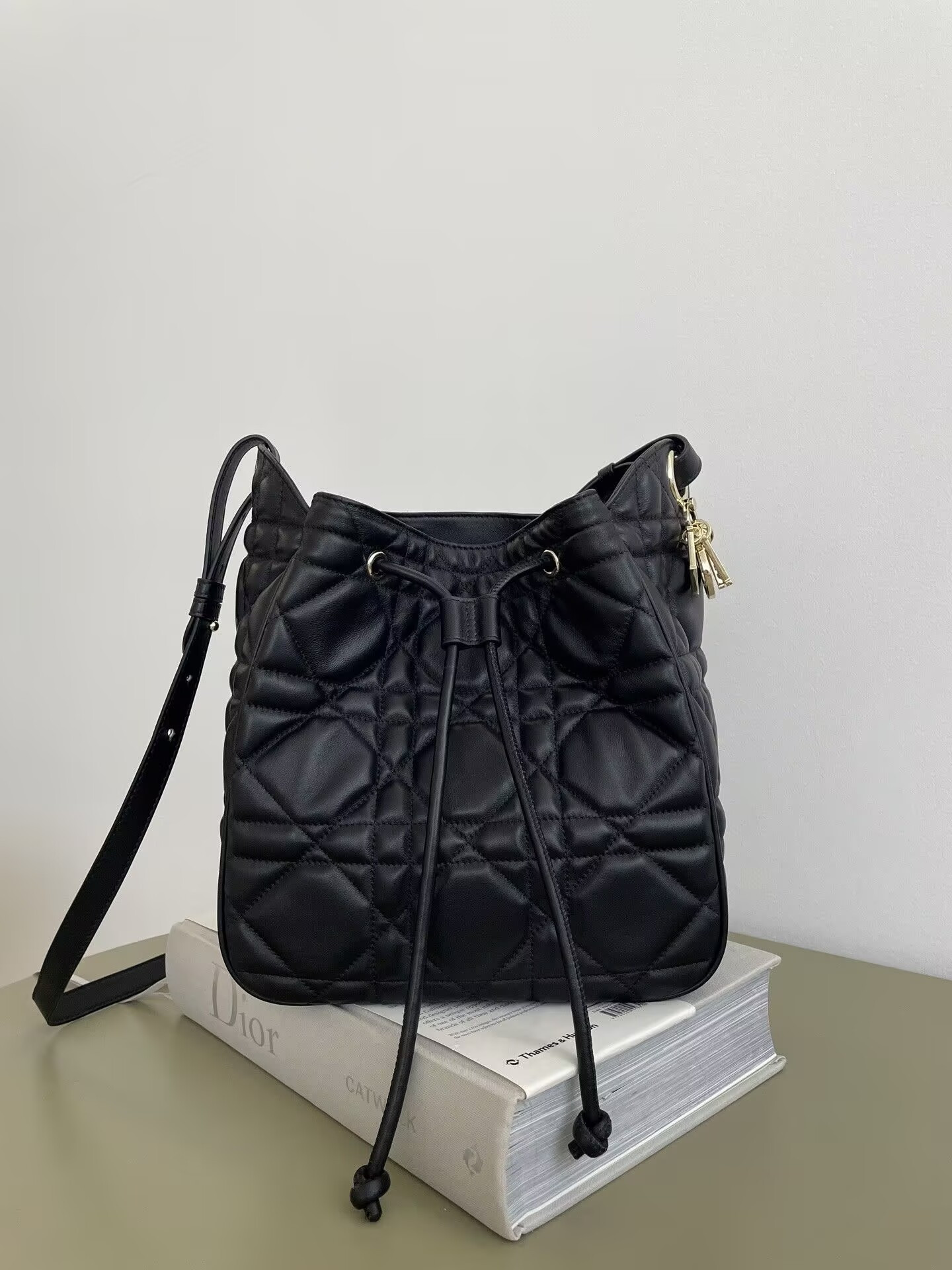 D*0r Medium D-Motion Bag Black Macrocannage Lambski 23x13x24cm