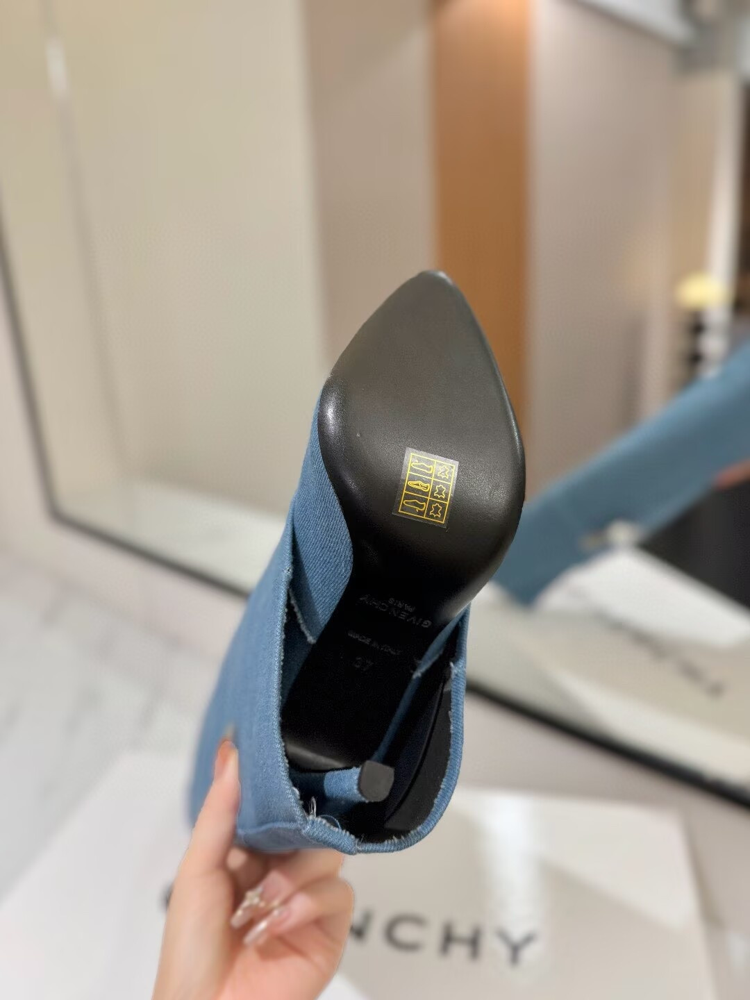 ua G1uenchy shark lock boots(production about 10 days)