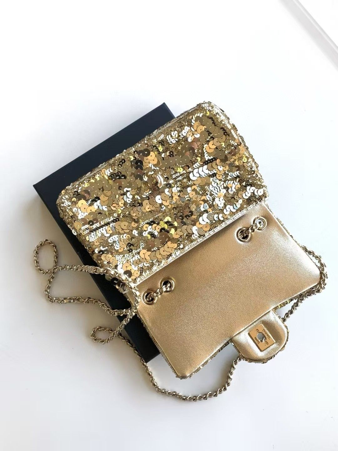 Ch*el CRUISE 25C FLAP BAG 14x21x8cm